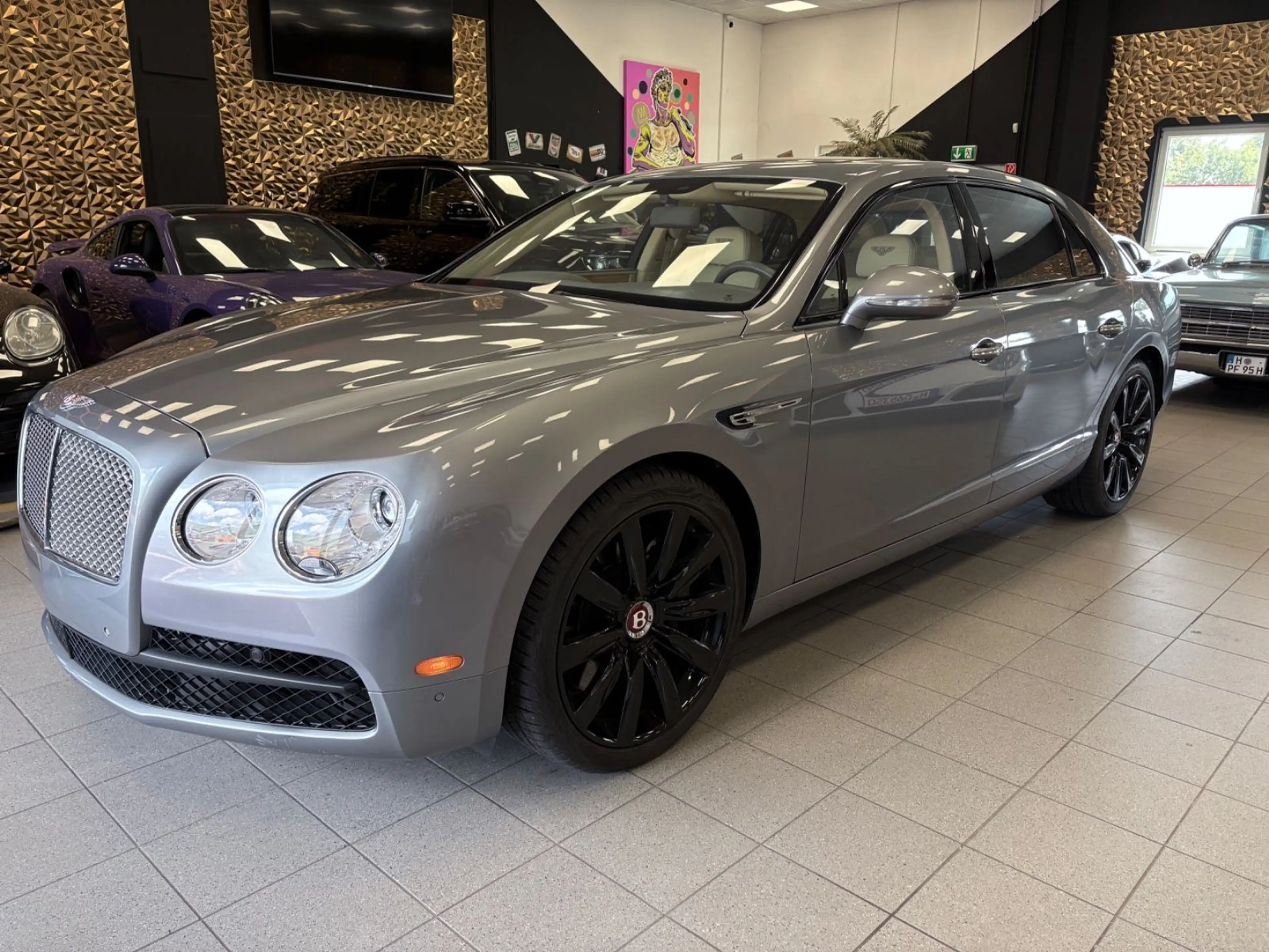 Bentley Flying Spur — photo 3