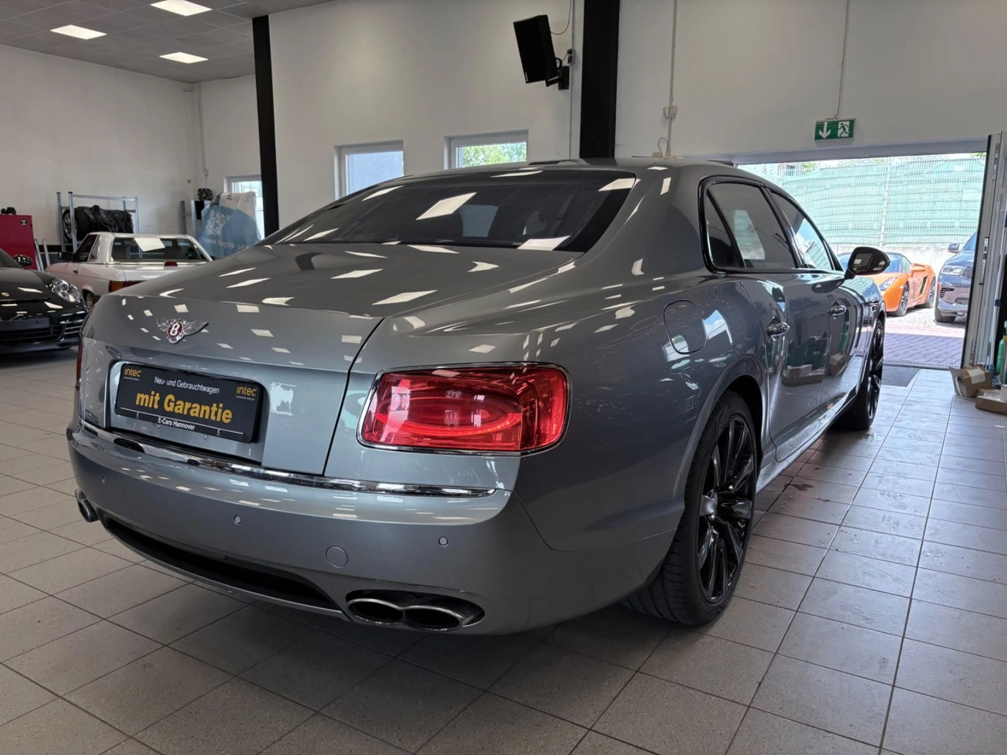 Bentley Flying Spur — photo 7