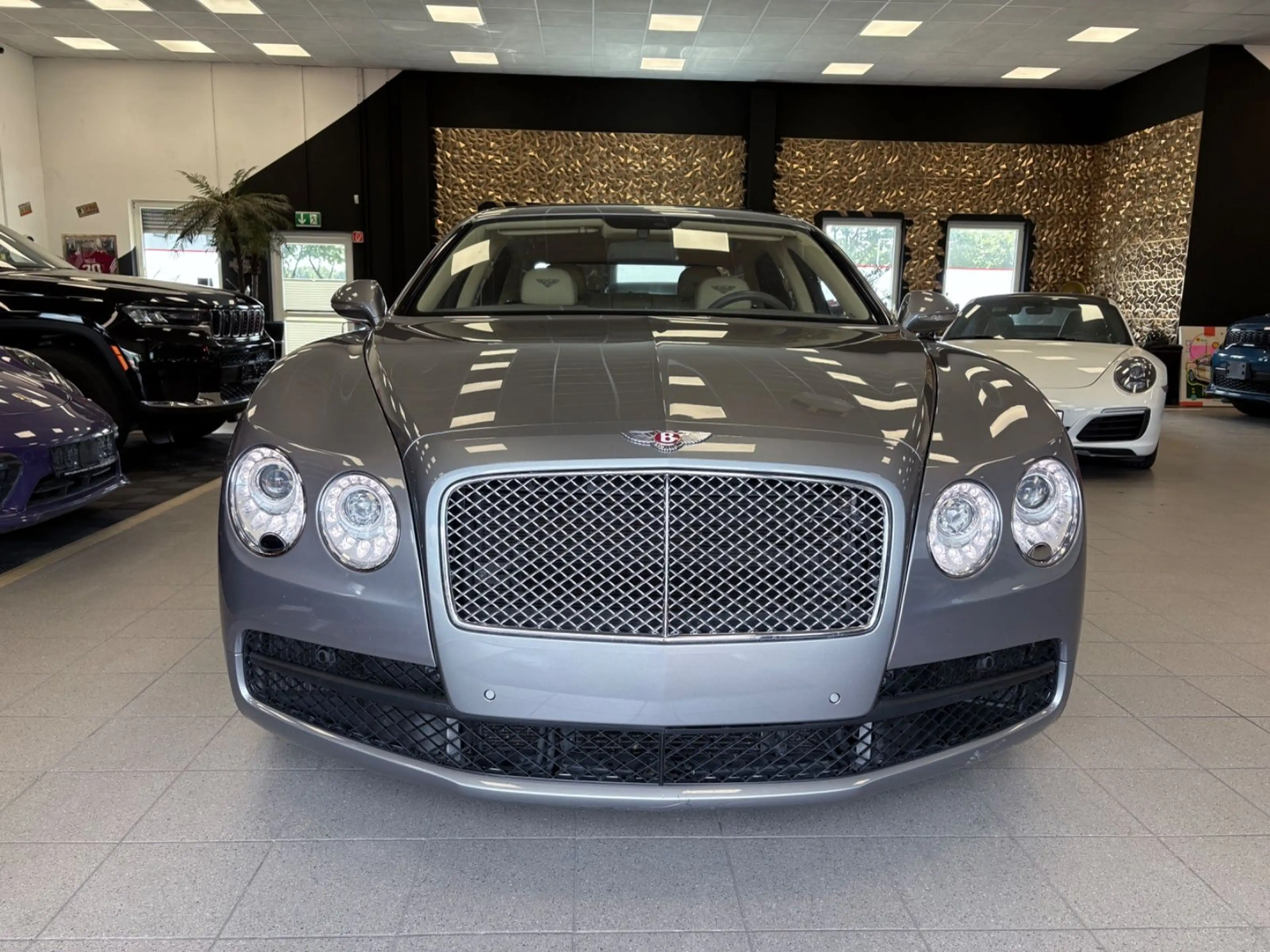 Bentley Flying Spur — photo 2