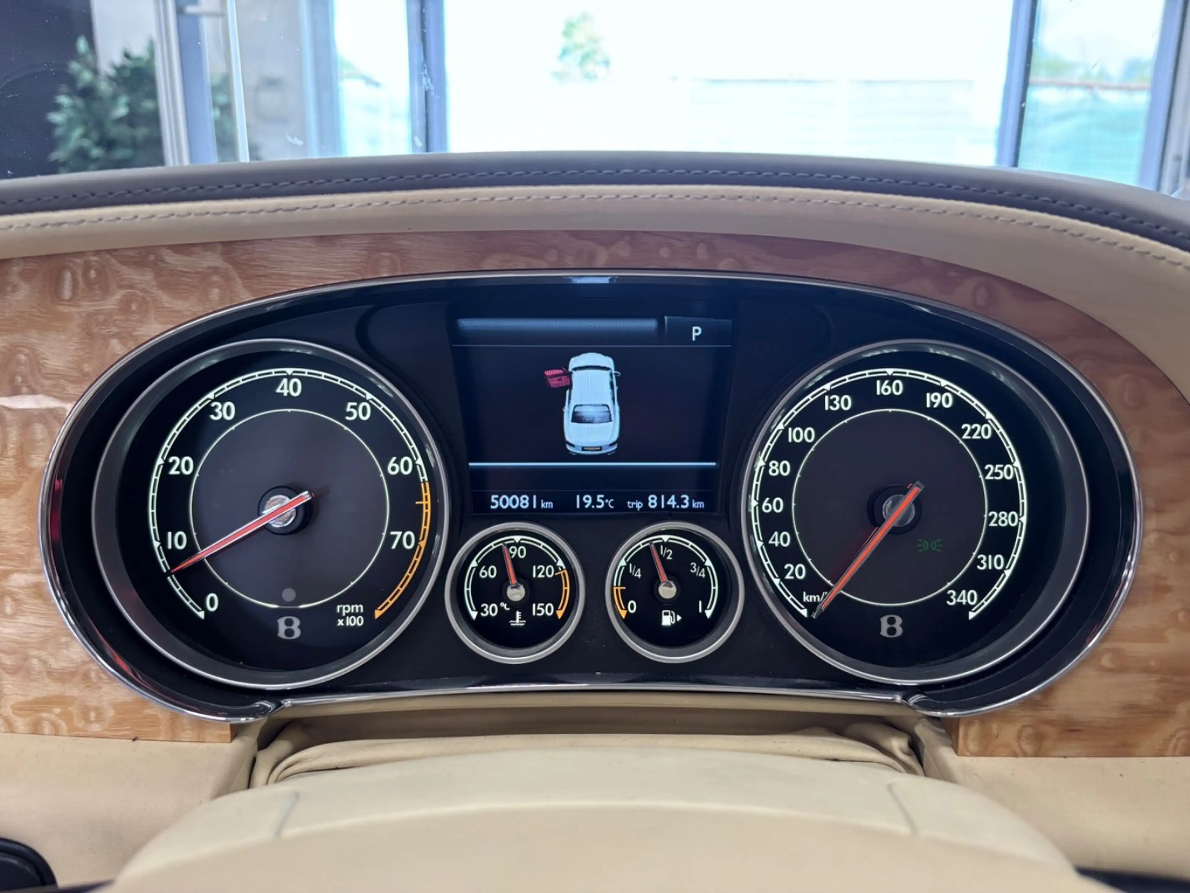 Bentley Flying Spur — photo 13