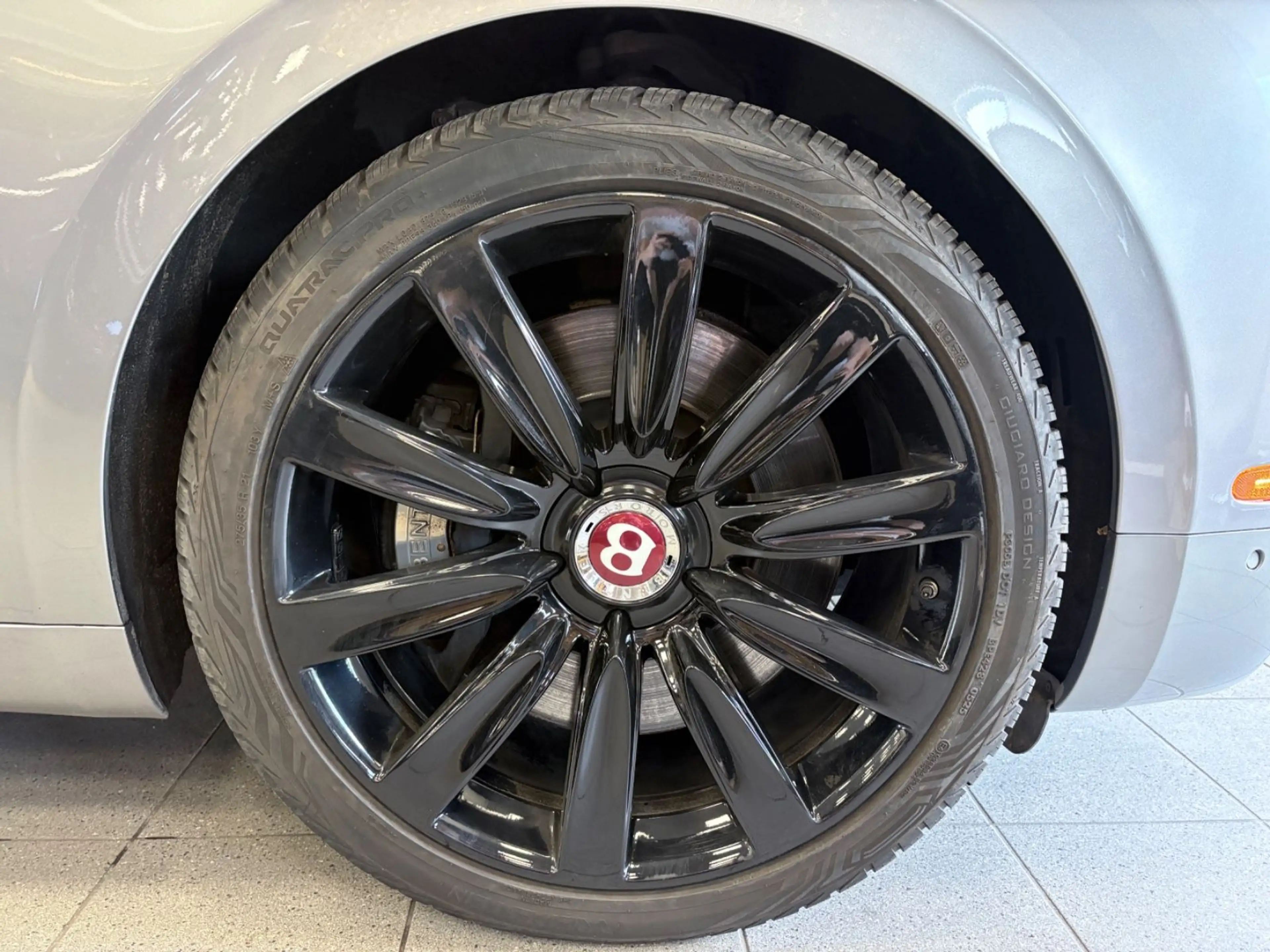 Bentley Flying Spur — photo 12