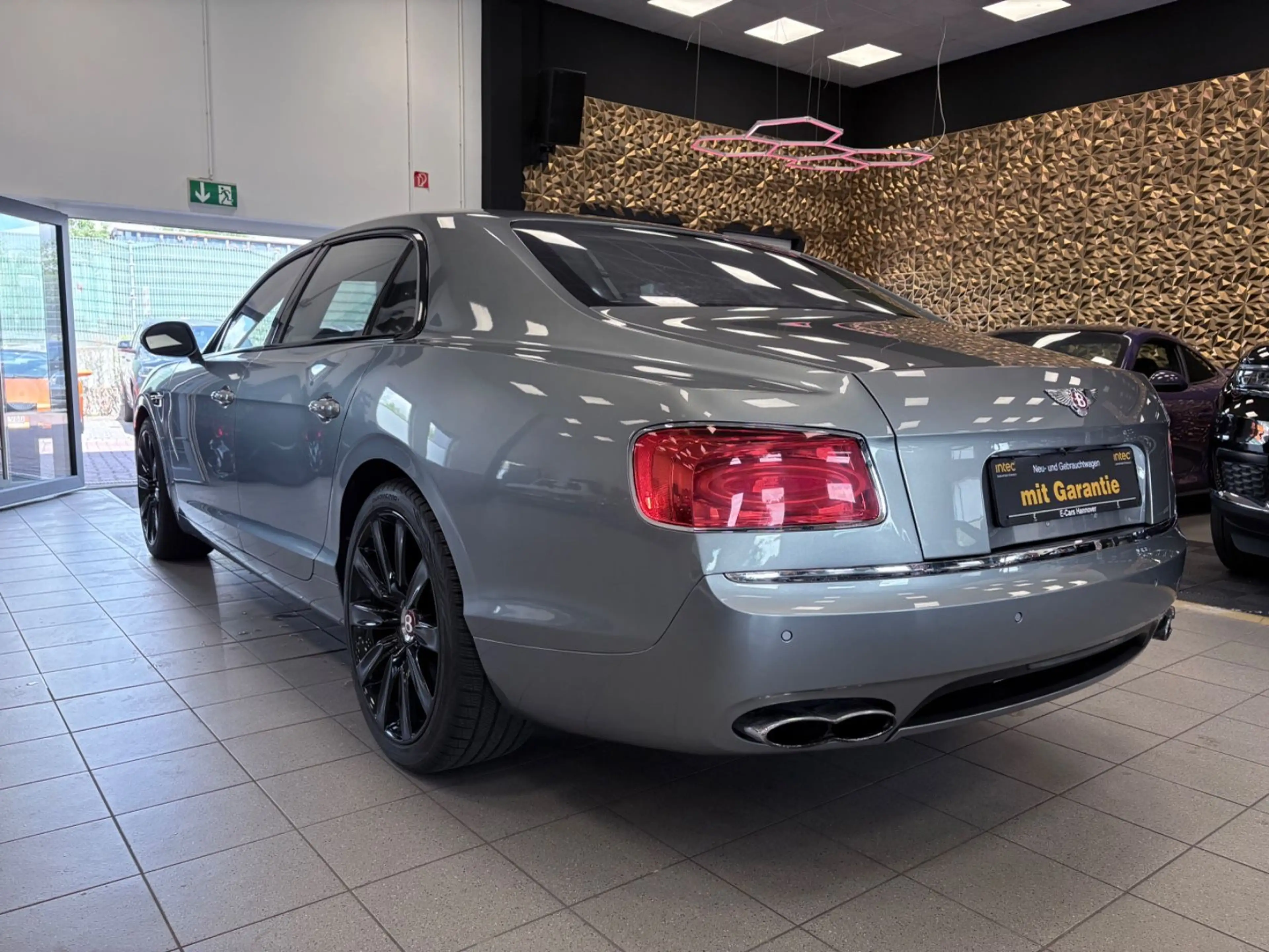 Bentley Flying Spur — photo 5