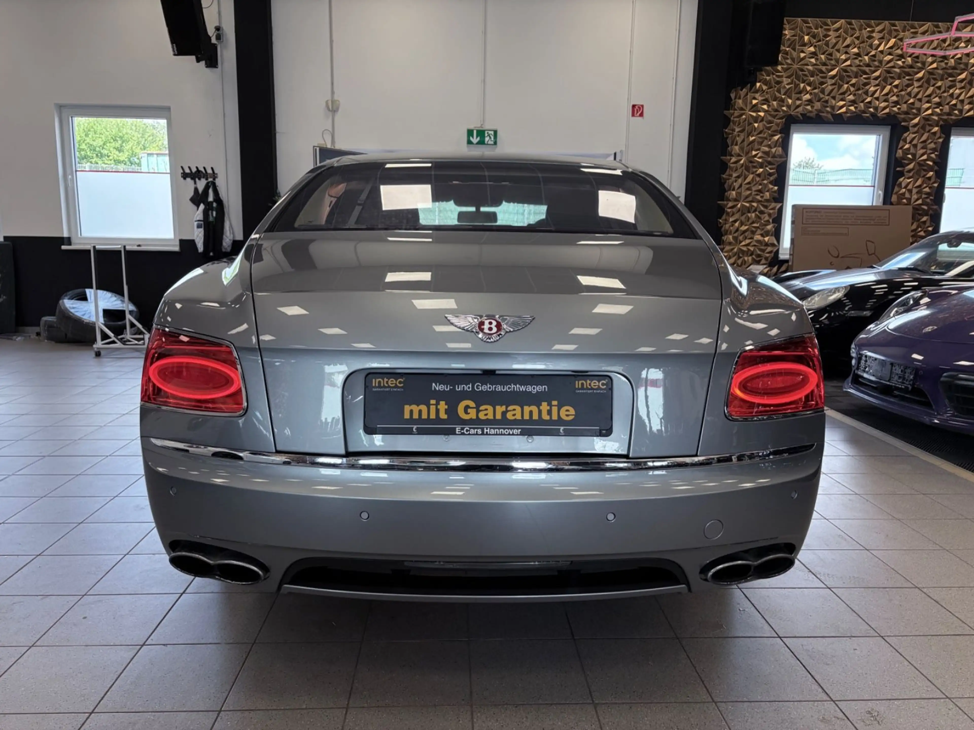 Bentley Flying Spur — photo 6