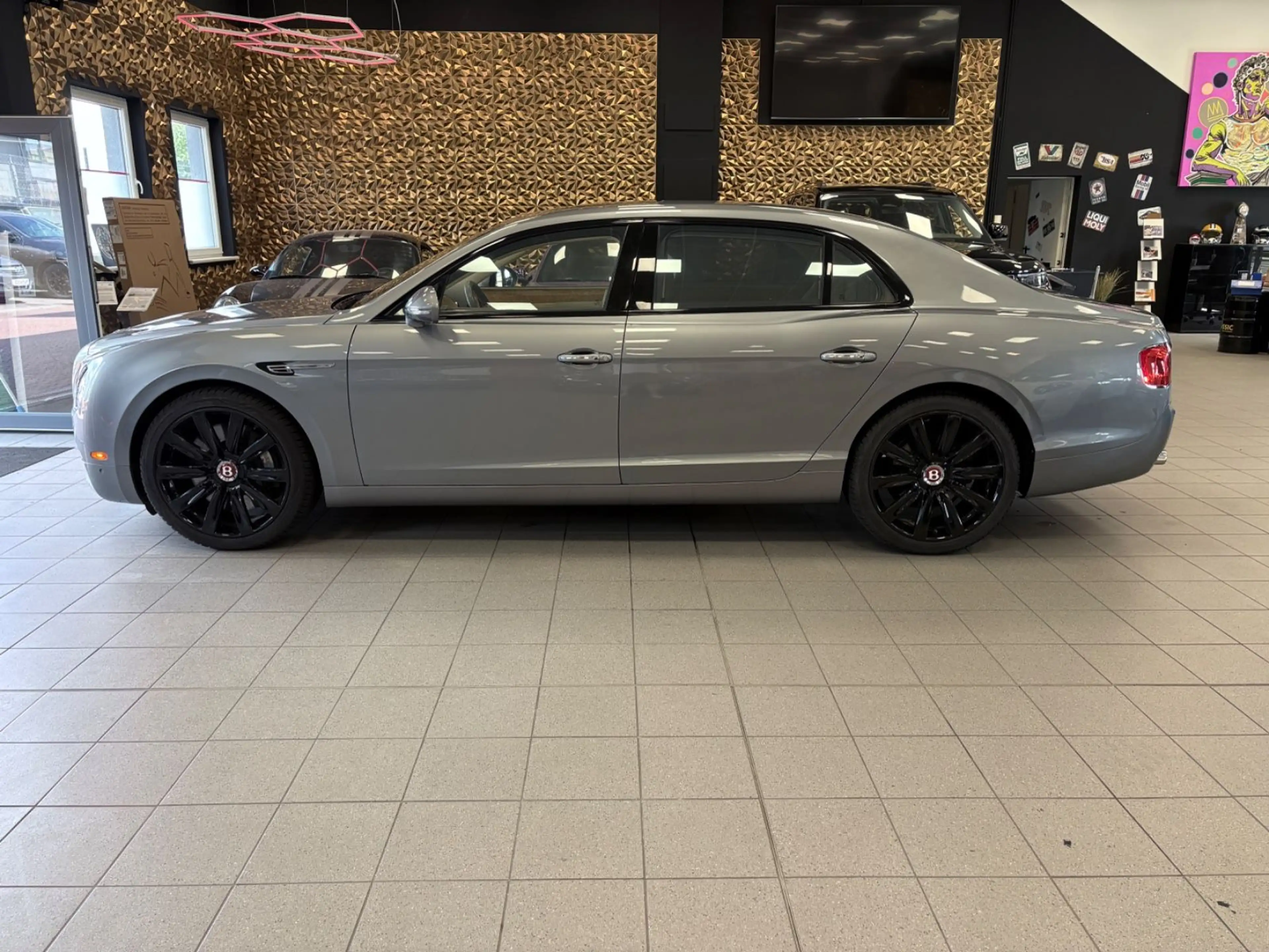 Bentley Flying Spur — photo 4