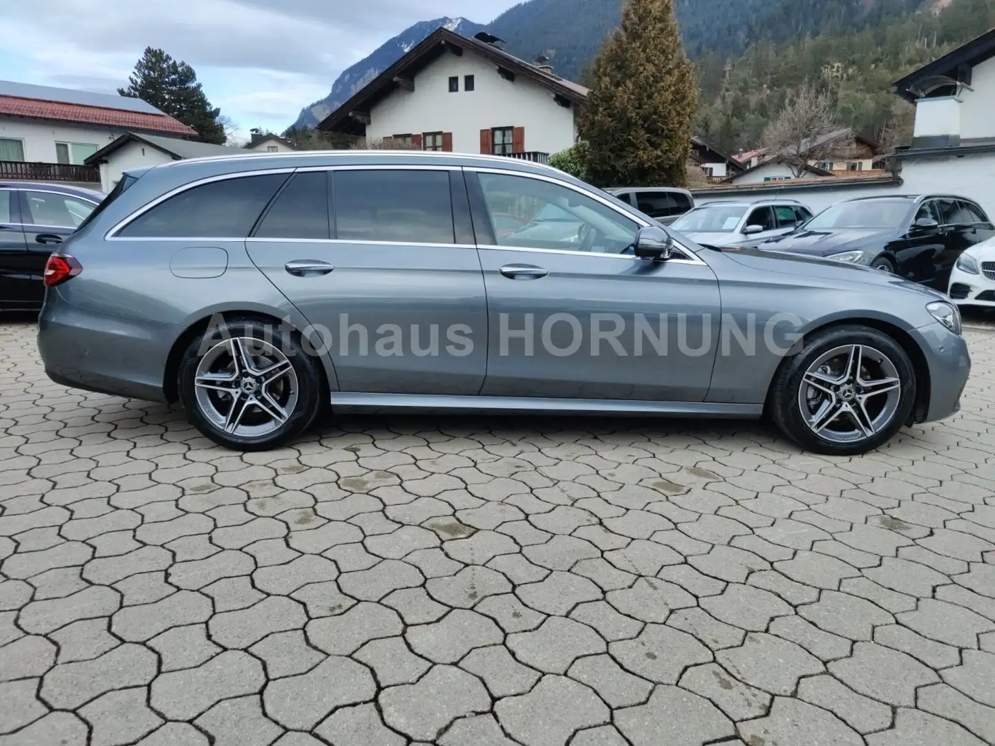 Mercedes-Benz E 200 E 200 4M T AMG 360 EASYPA TWA SPHA AHK MBUX HIGH Grau - 2