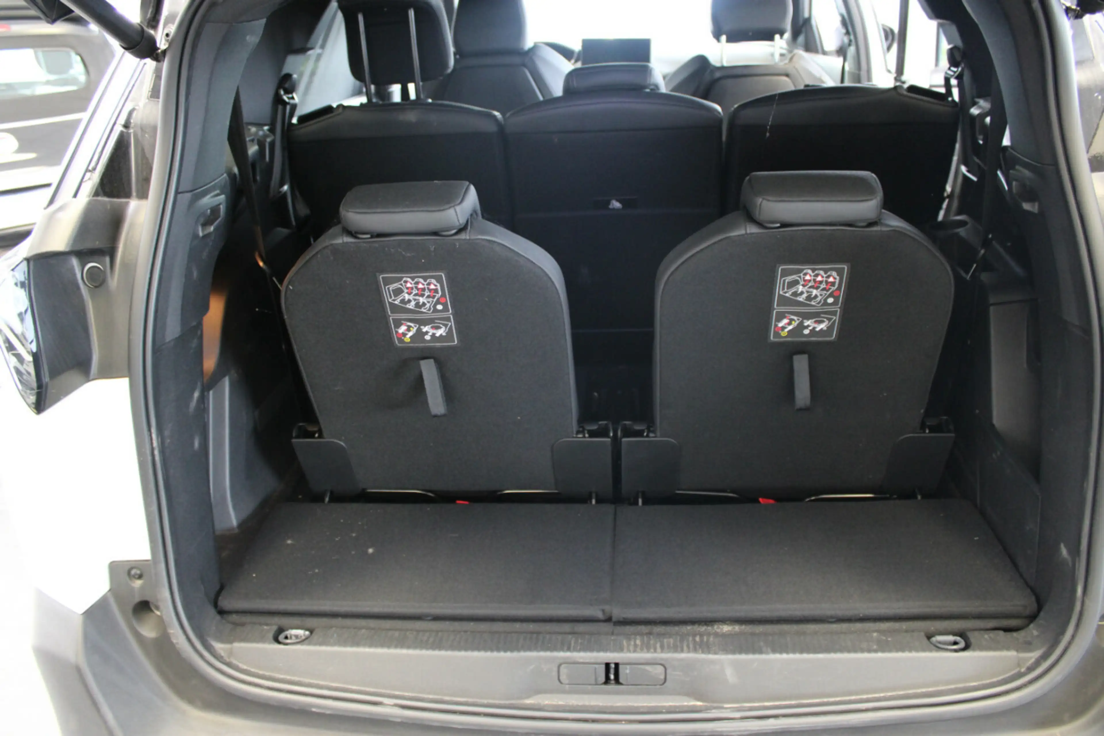 Peugeot 5008 PureTech 130 EAT8 GT - 7-Sitzer - — photo 7