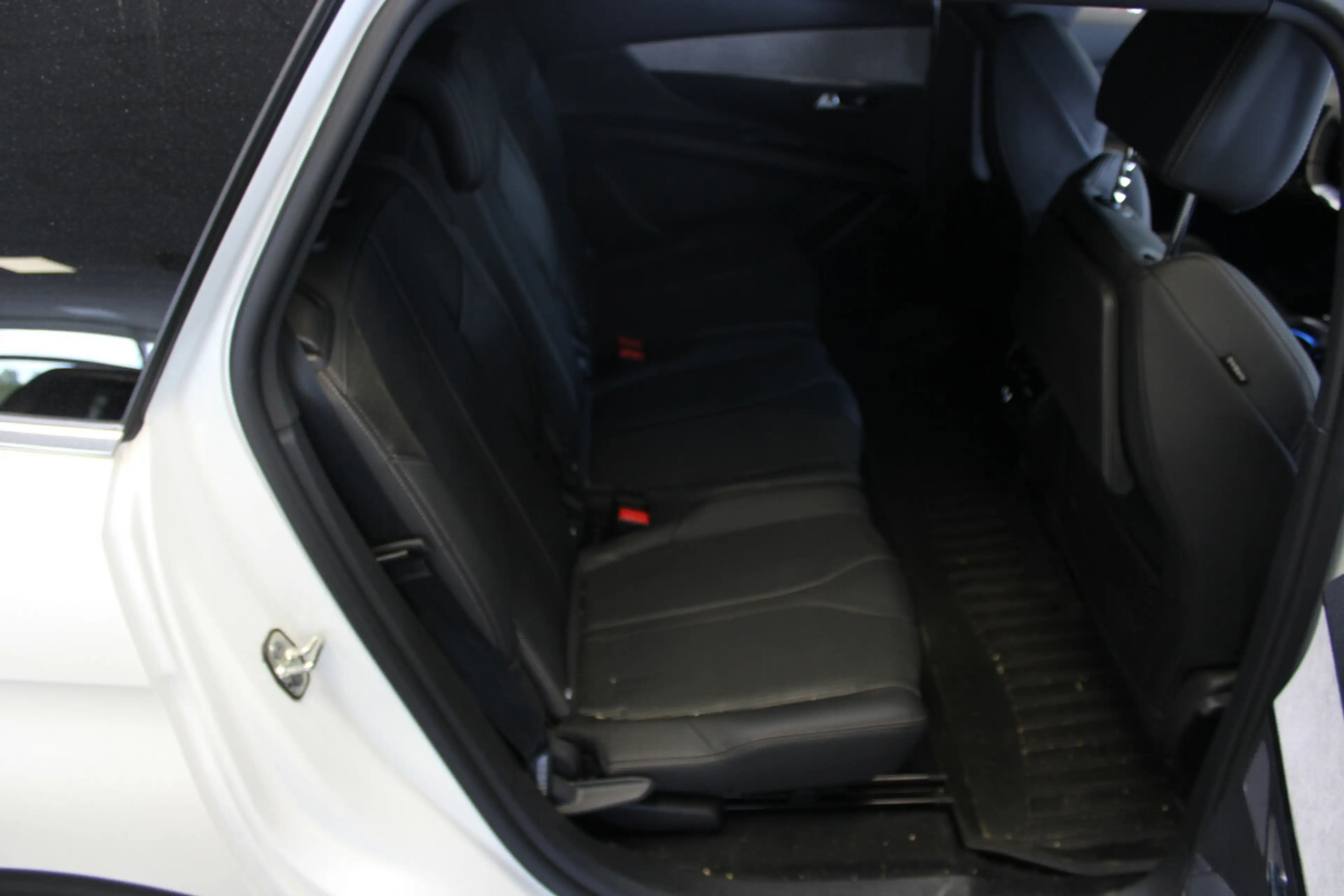 Peugeot 5008 PureTech 130 EAT8 GT - 7-Sitzer - — photo 13