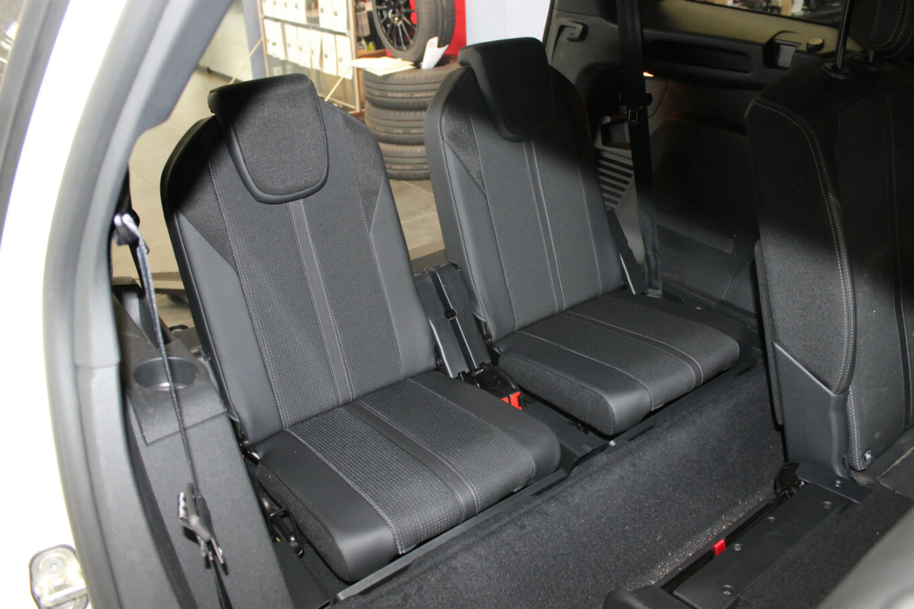 Peugeot 5008 PureTech 130 EAT8 GT - 7-Sitzer - — photo 14