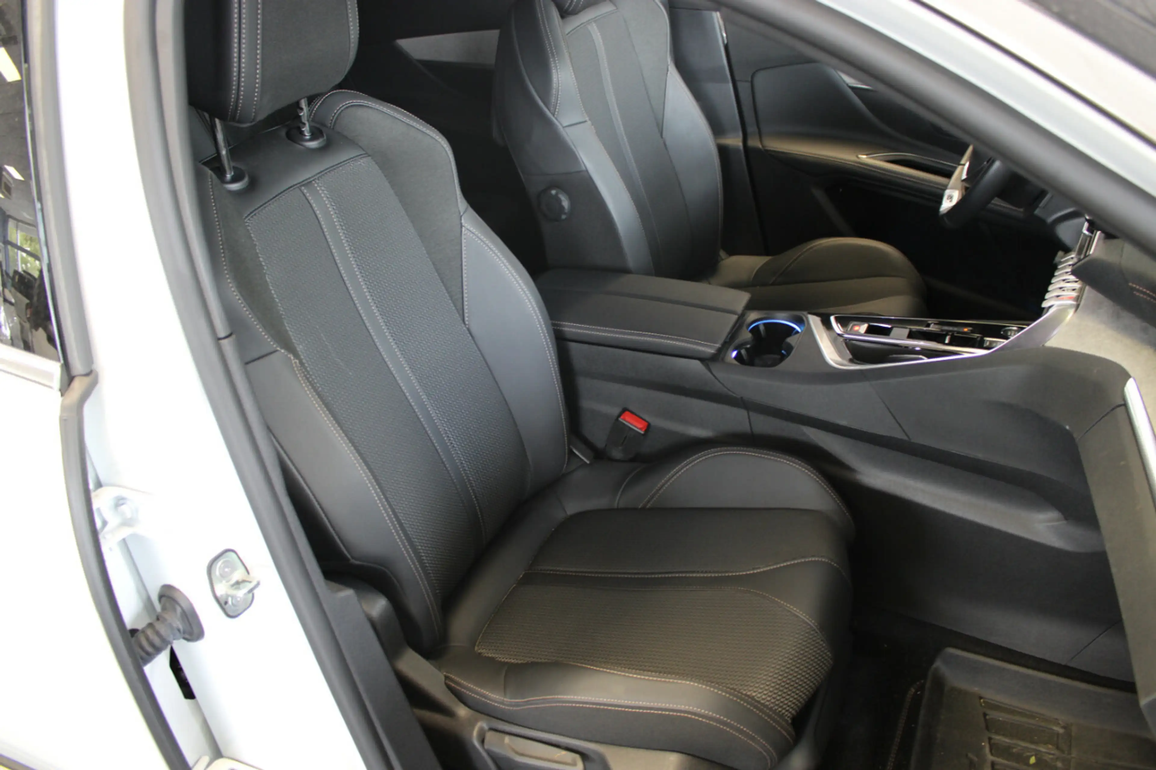 Peugeot 5008 PureTech 130 EAT8 GT - 7-Sitzer - — photo 12