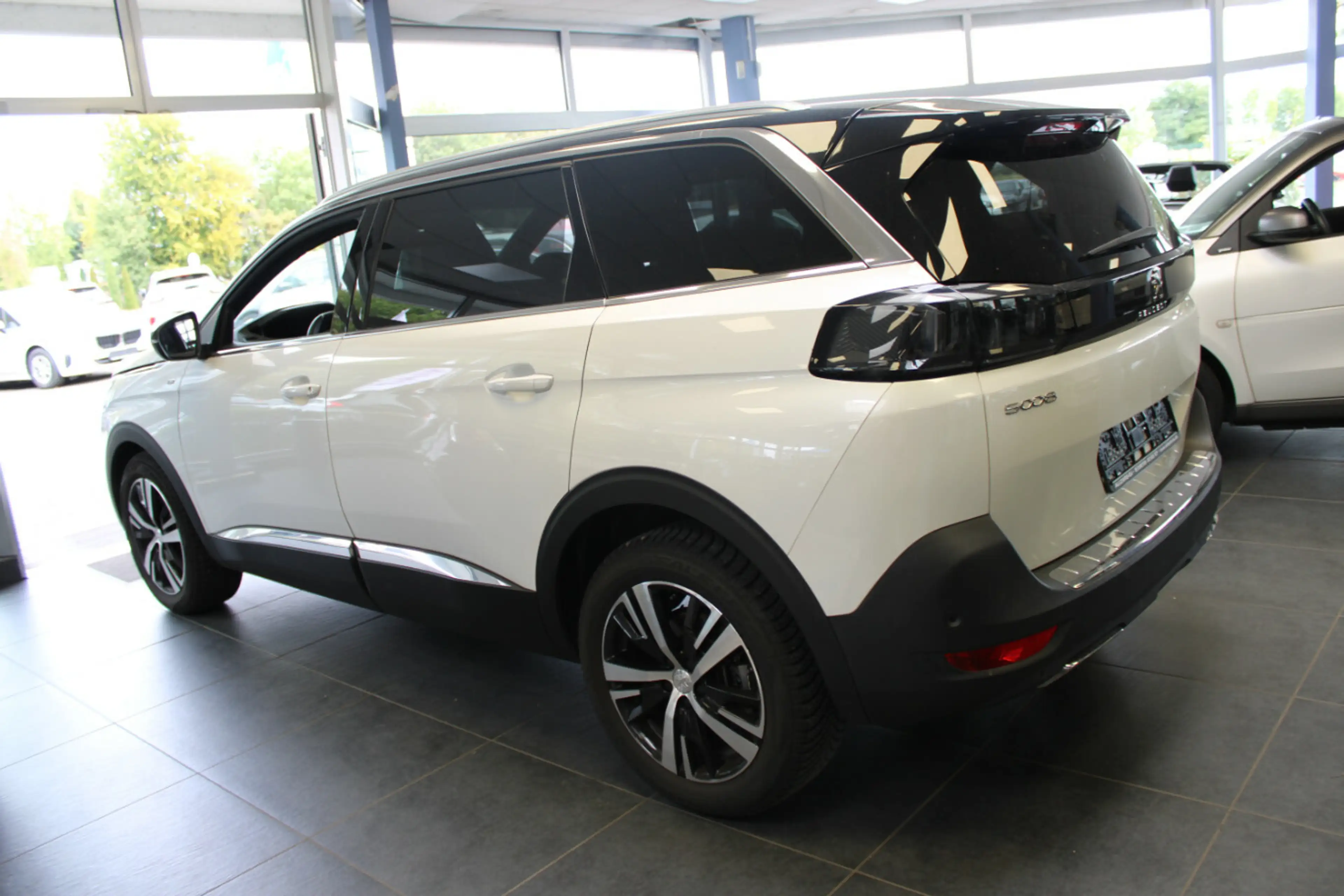 Peugeot 5008 PureTech 130 EAT8 GT - 7-Sitzer - — photo 4