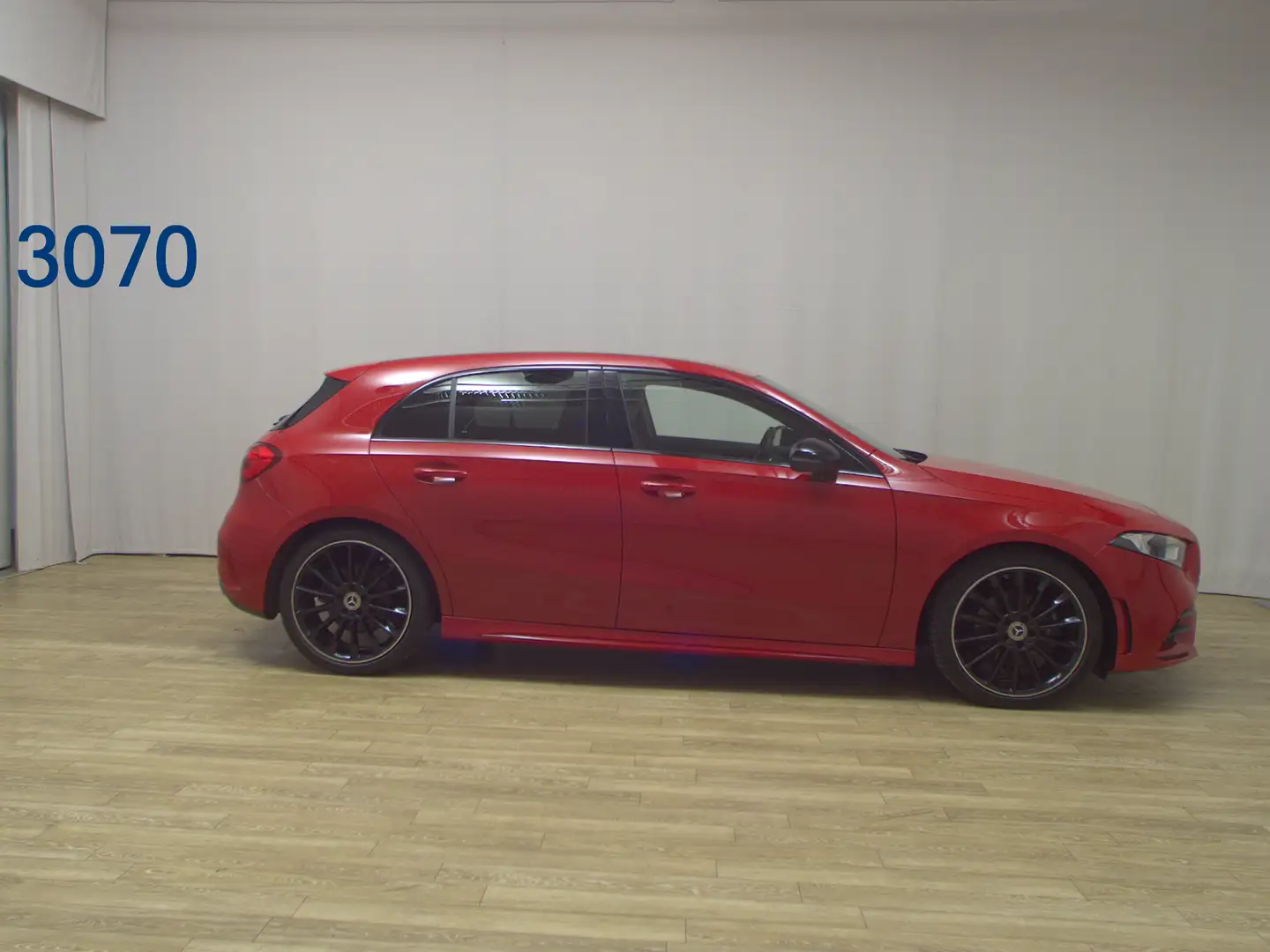 Mercedes-Benz A 200 AMG Line Navi Night Leder ACC KeyLess RFK Rot - 1