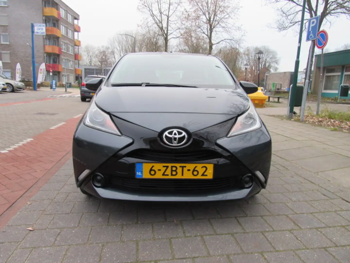 Toyota Aygo 1.0 VVT-i 69pk 5DRS Airco/Cruise x-play Gris - 2
