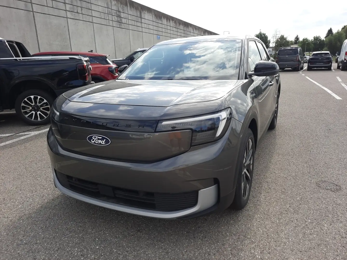 Ford Explorer RWD 77 KWH ACC 19 Zoll Räder Klima Grijs - 2