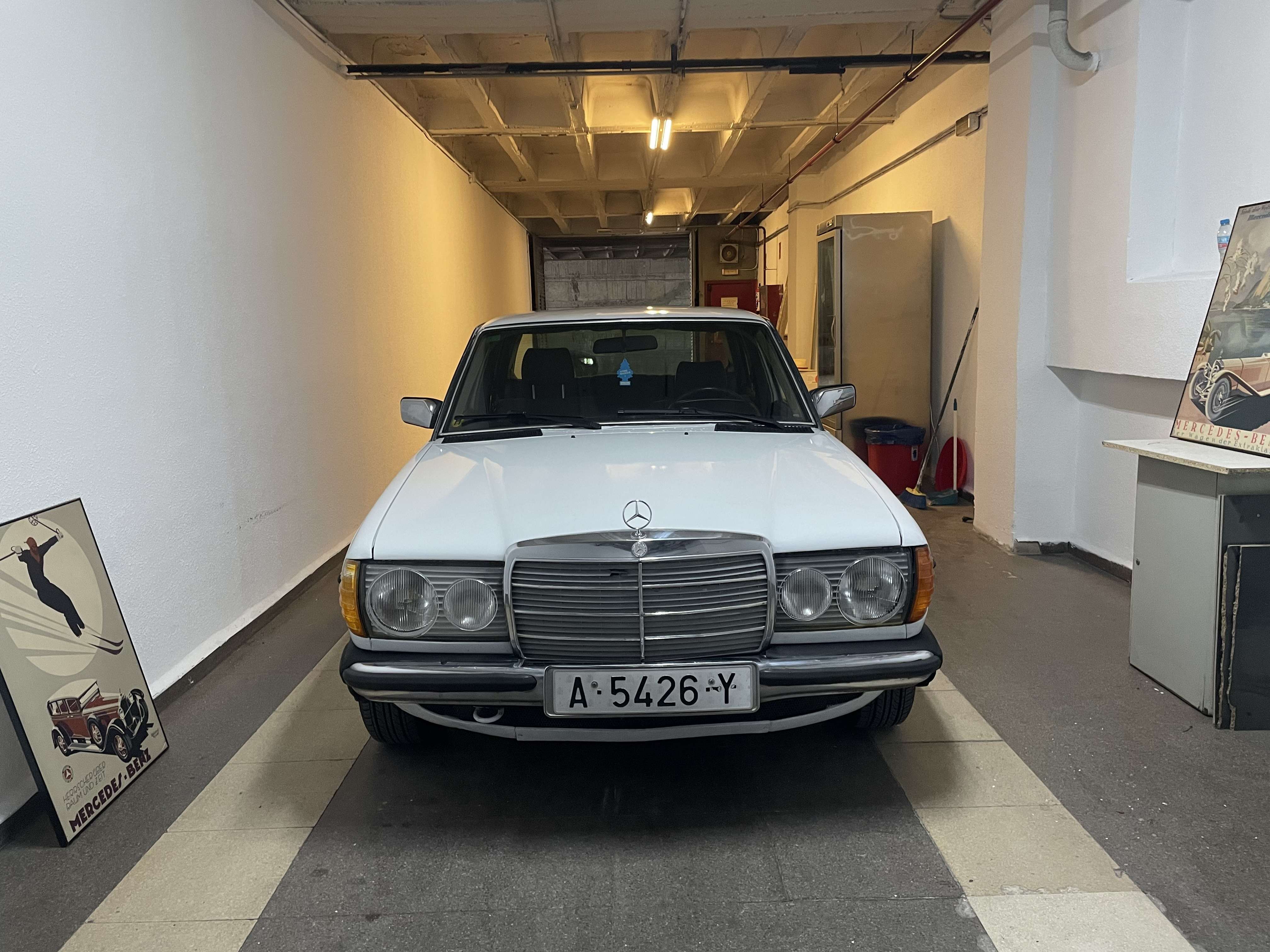 Mercedes-Benz 300 W123. 300d - foto 1