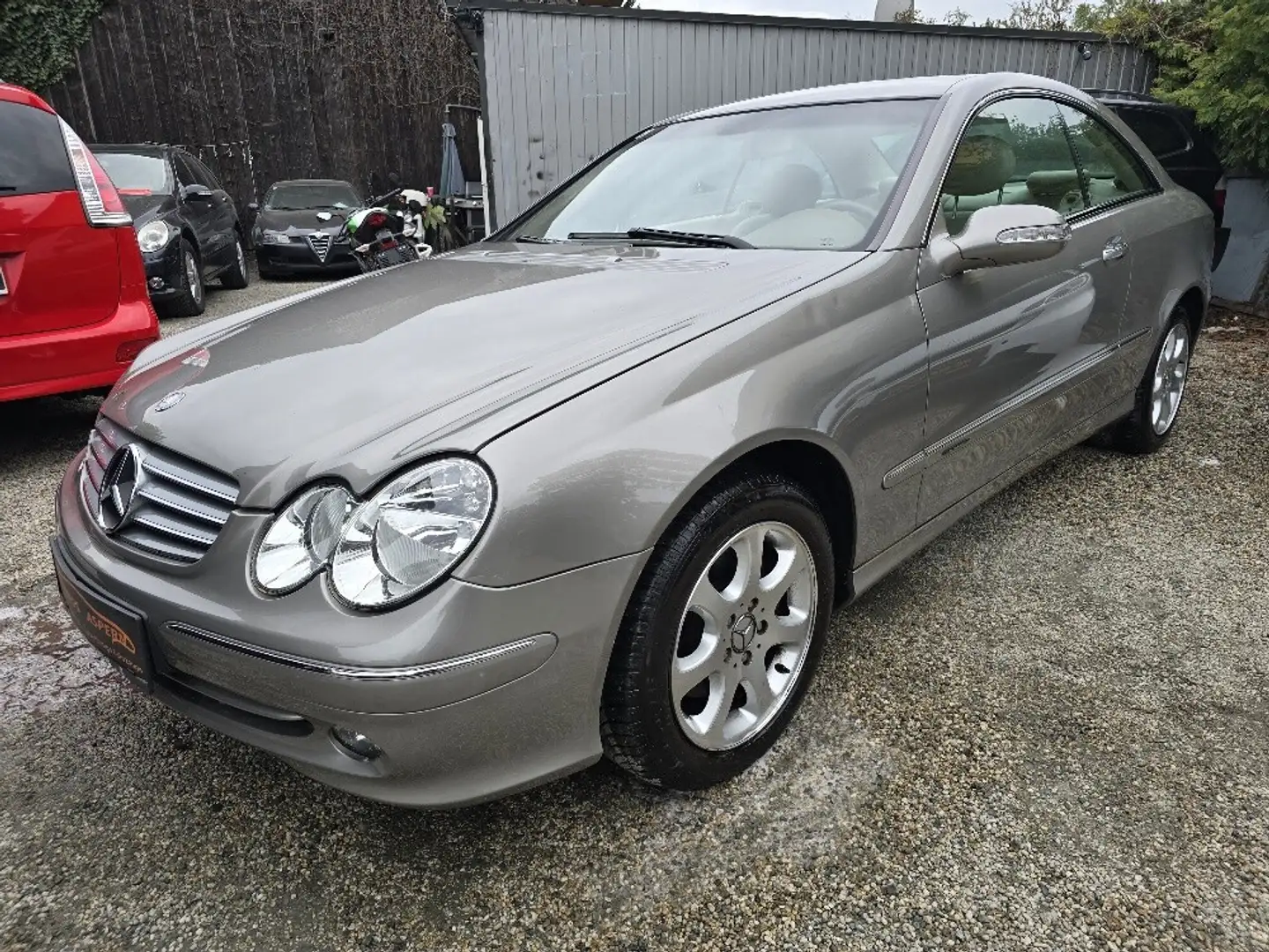 Mercedes-Benz CLK 240 Elegance Aut. Silber - 1