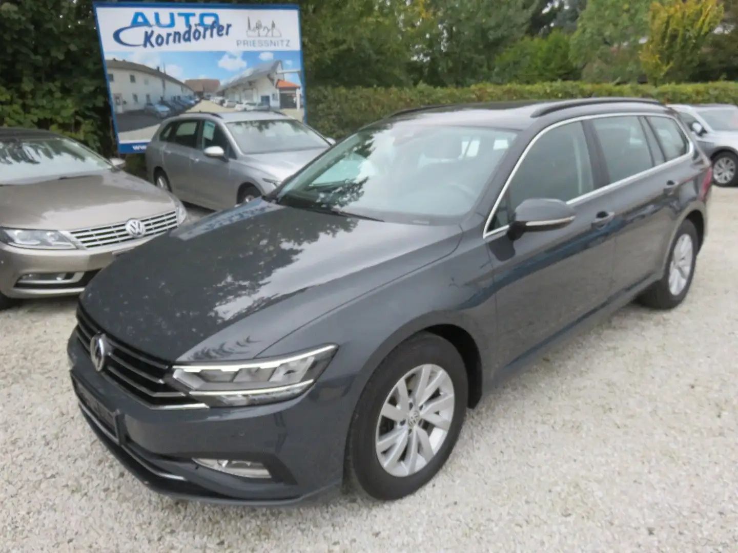 Volkswagen Passat Variant Business LED Navi Kamera Grau - 1