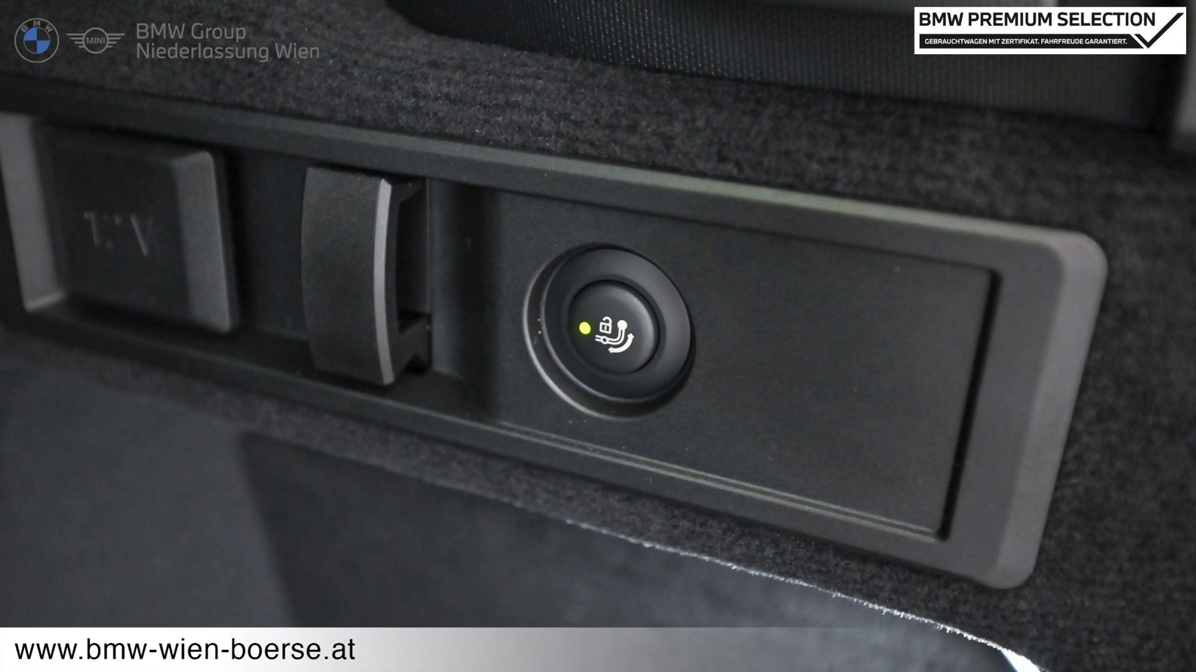 BMW 330 e xDrive — photo 12