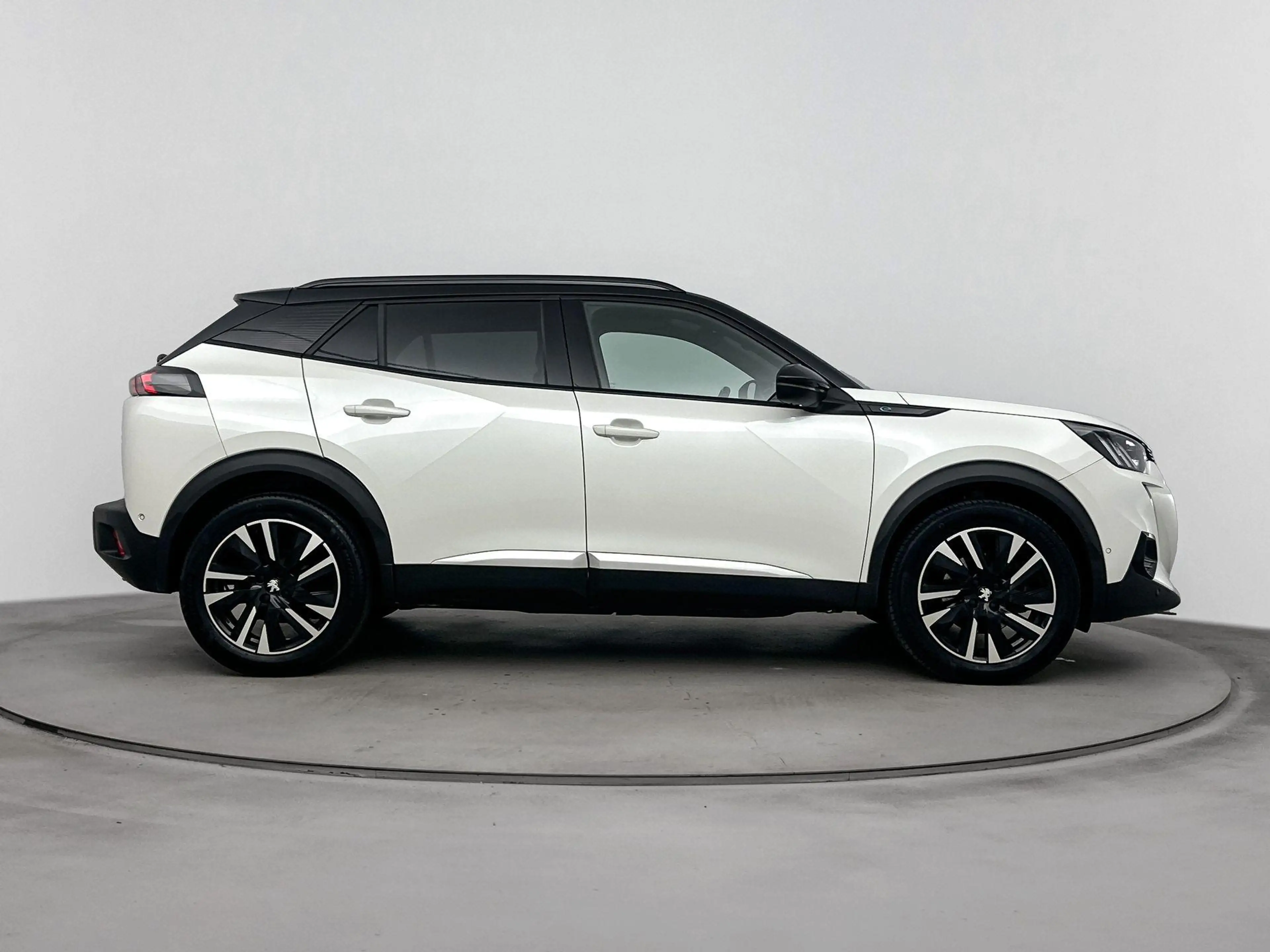 Peugeot e-2008 SUV EV GT Pack 50 kWh 136pk | Accu 96% | Navigatie — photo 8