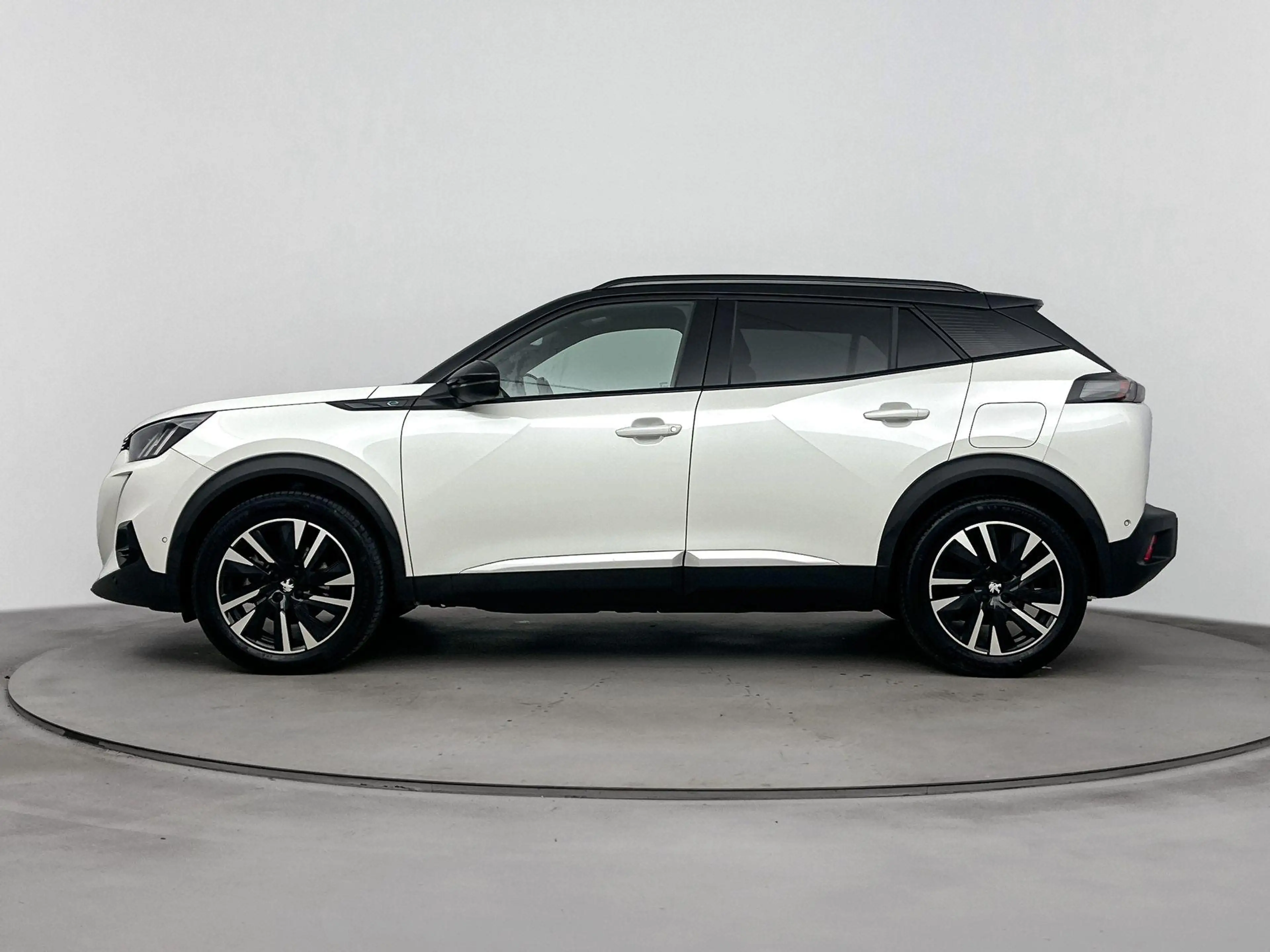 Peugeot e-2008 SUV EV GT Pack 50 kWh 136pk | Accu 96% | Navigatie — photo 2