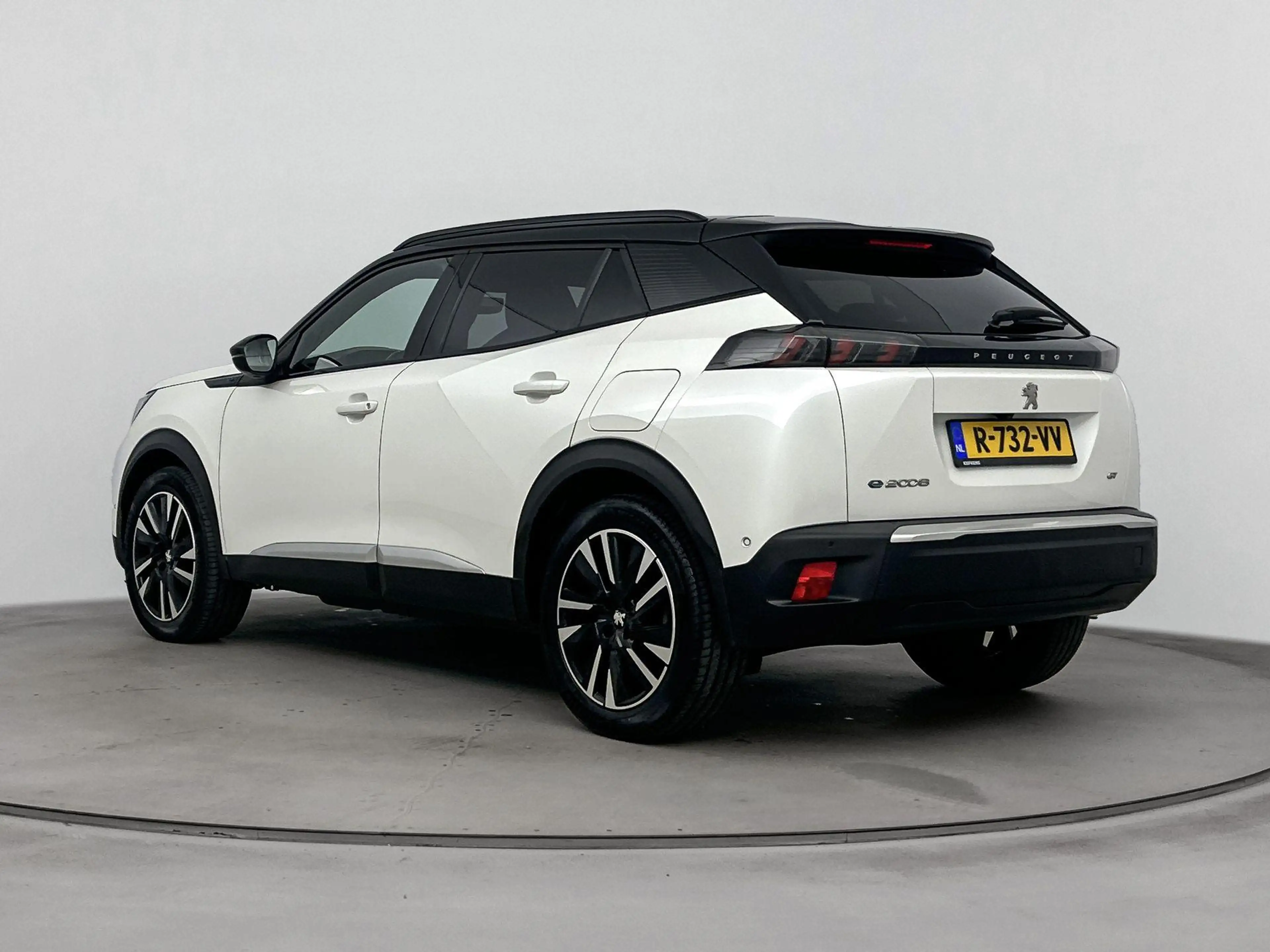 Peugeot e-2008 SUV EV GT Pack 50 kWh 136pk | Accu 96% | Navigatie — photo 3