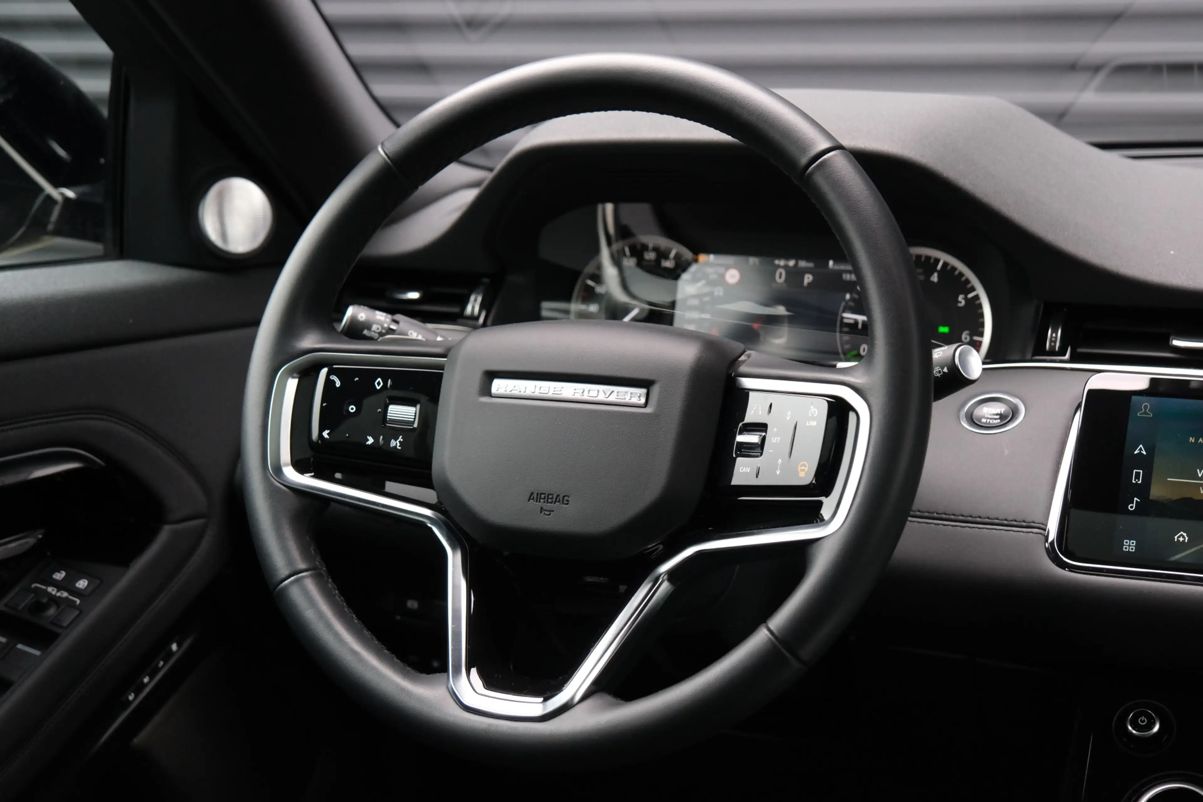 Land Rover Range Rover Evoque P300e R-Dynamic SE | Schuifkanteldak | Black Pack — photo 30