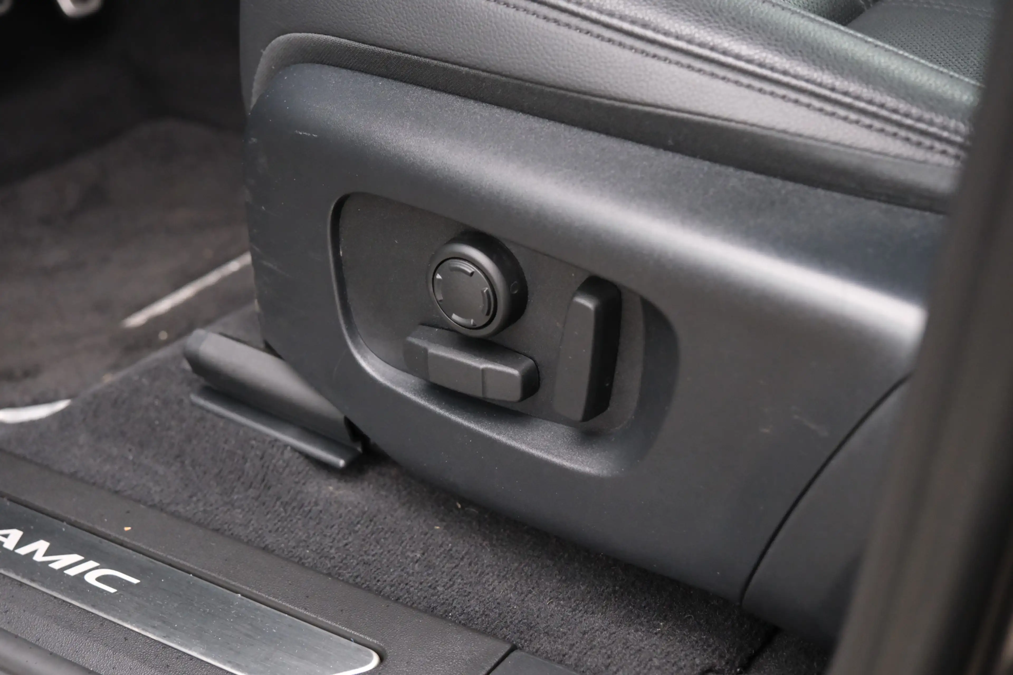 Land Rover Range Rover Evoque P300e R-Dynamic SE | Schuifkanteldak | Black Pack — photo 21