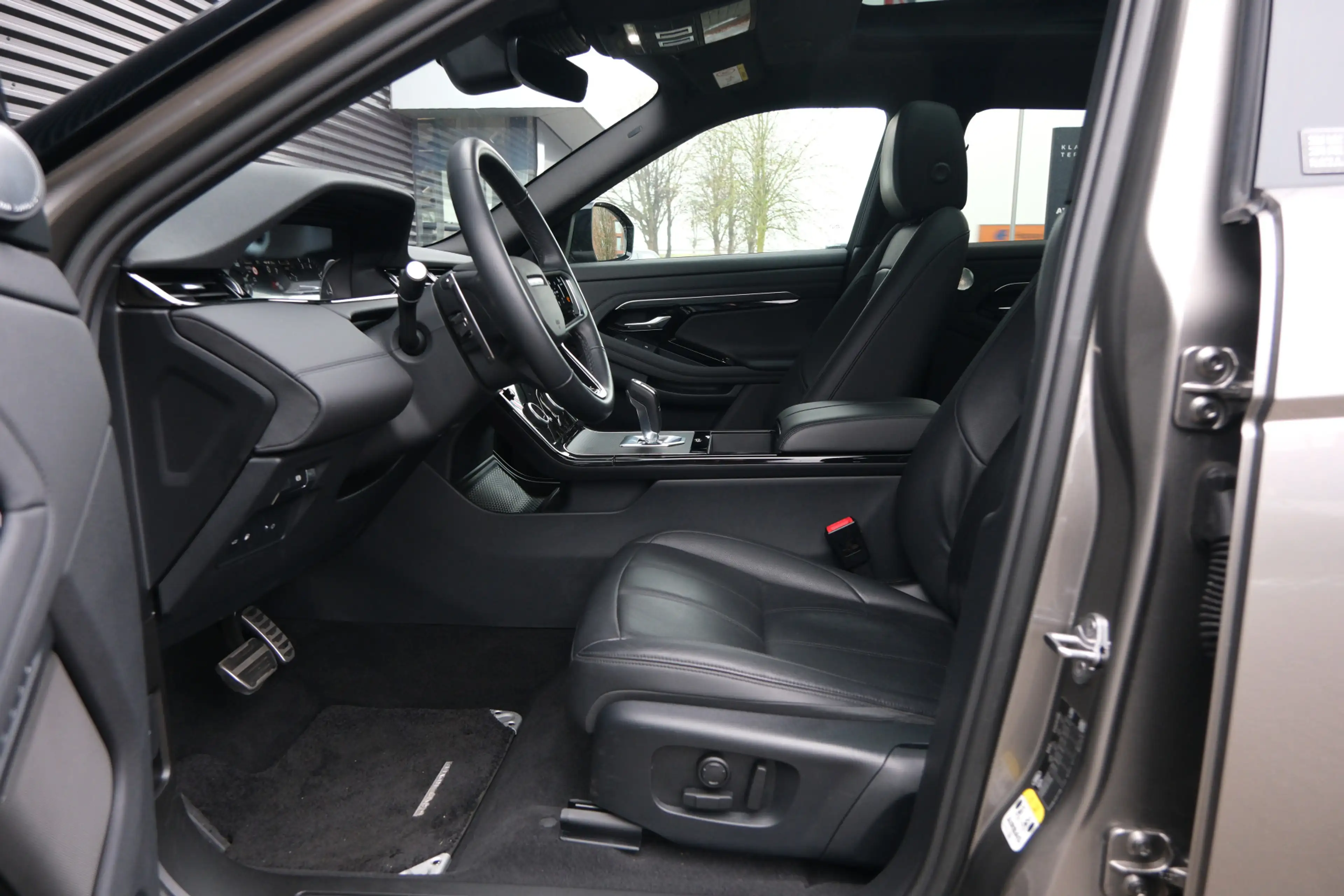 Land Rover Range Rover Evoque P300e R-Dynamic SE | Schuifkanteldak | Black Pack — photo 4