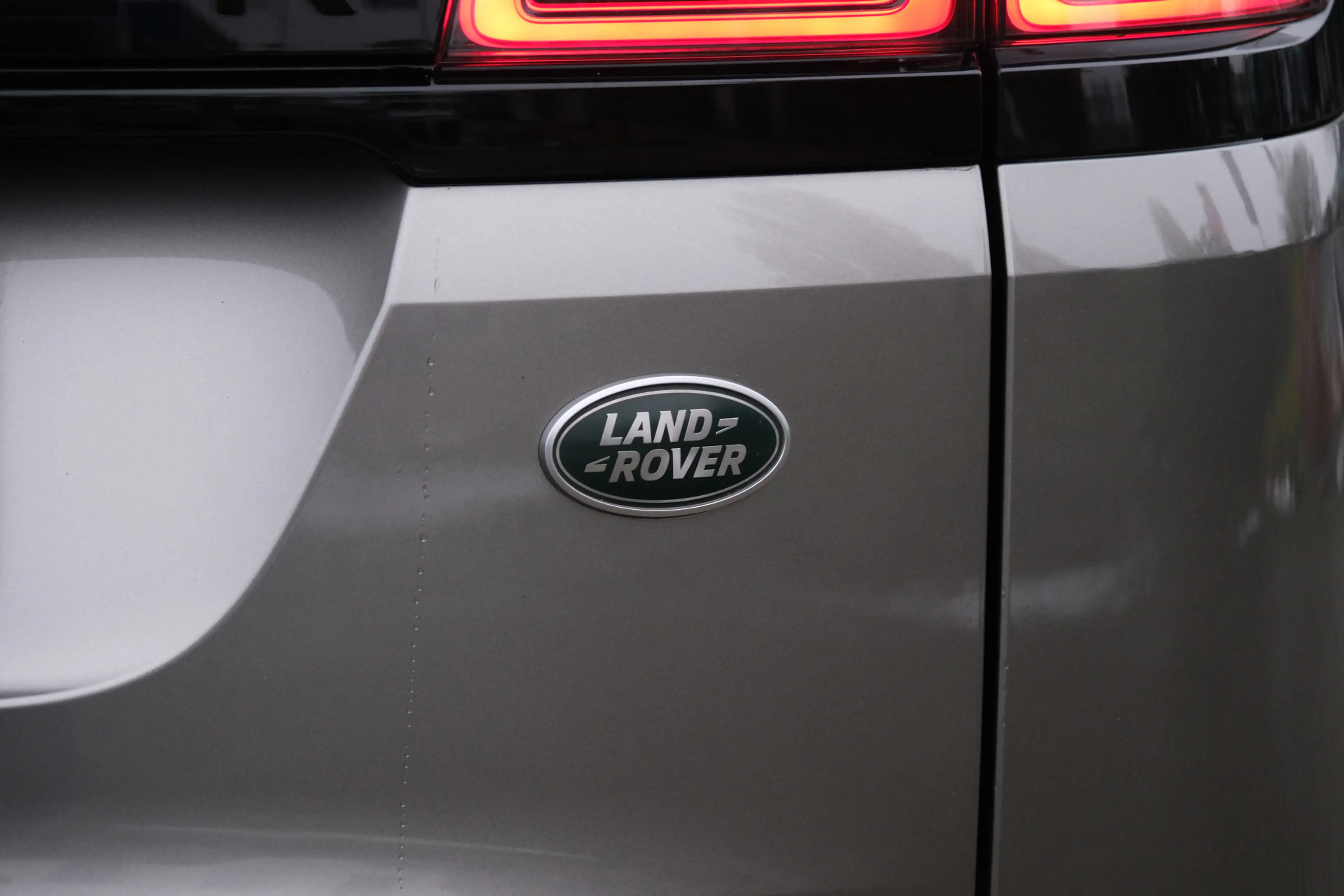 Land Rover Range Rover Evoque P300e R-Dynamic SE | Schuifkanteldak | Black Pack — photo 16