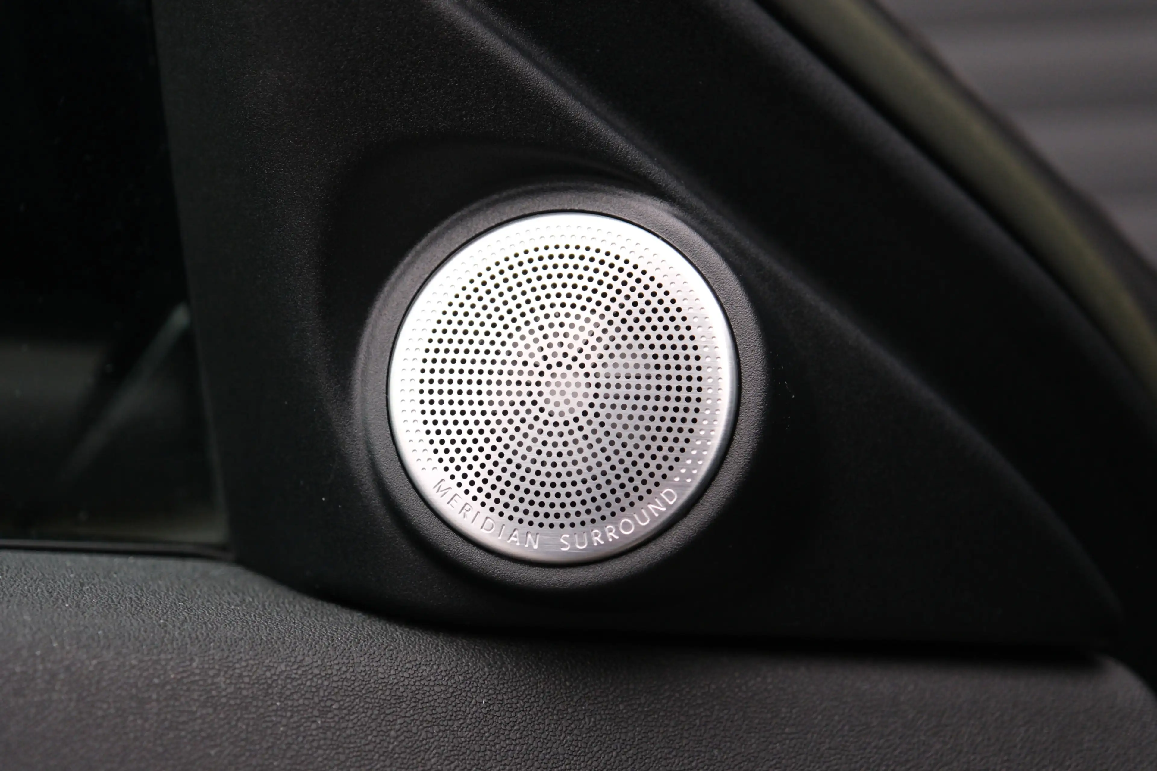 Land Rover Range Rover Evoque P300e R-Dynamic SE | Schuifkanteldak | Black Pack — photo 23