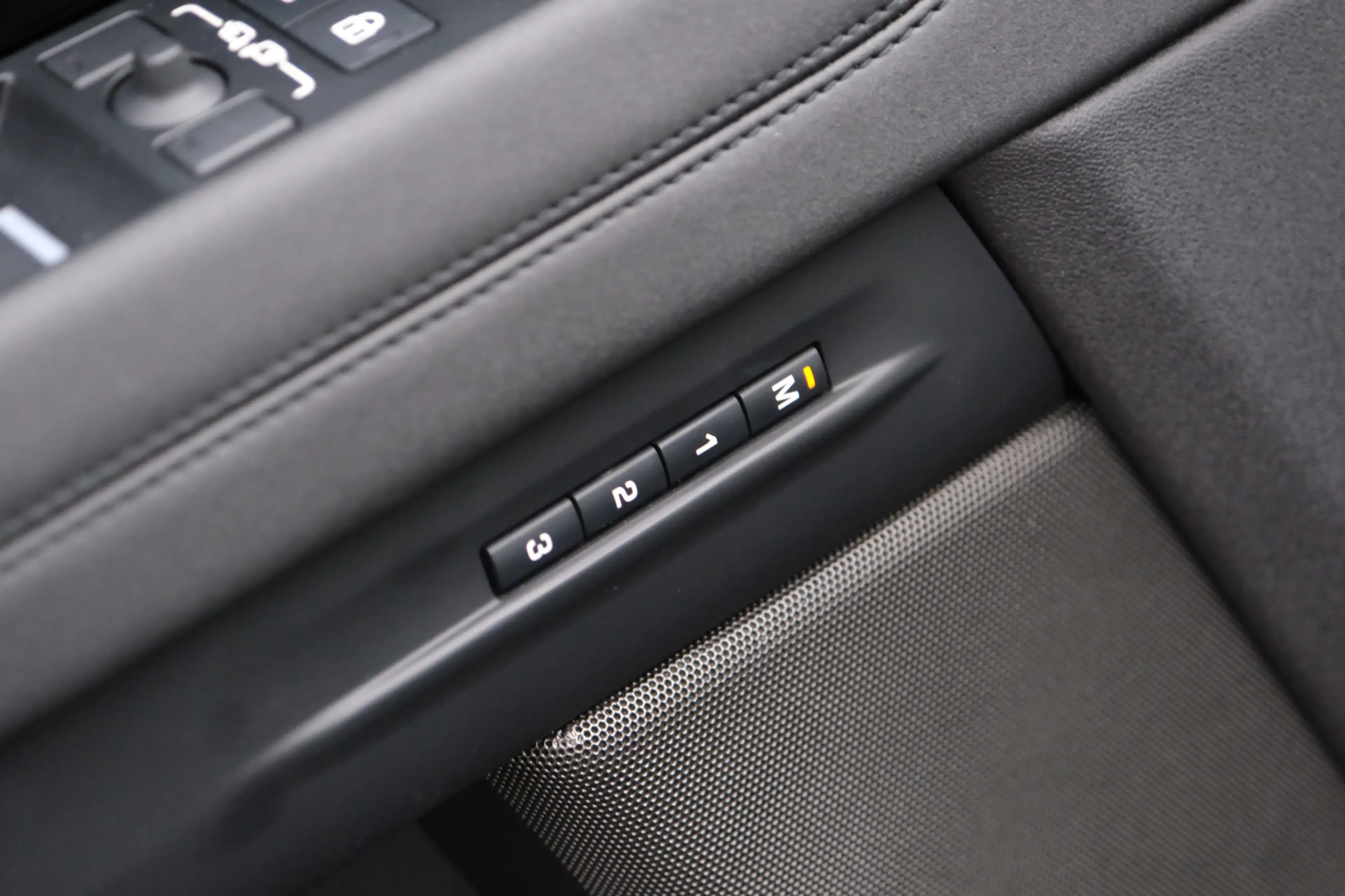 Land Rover Range Rover Evoque P300e R-Dynamic SE | Schuifkanteldak | Black Pack — photo 22