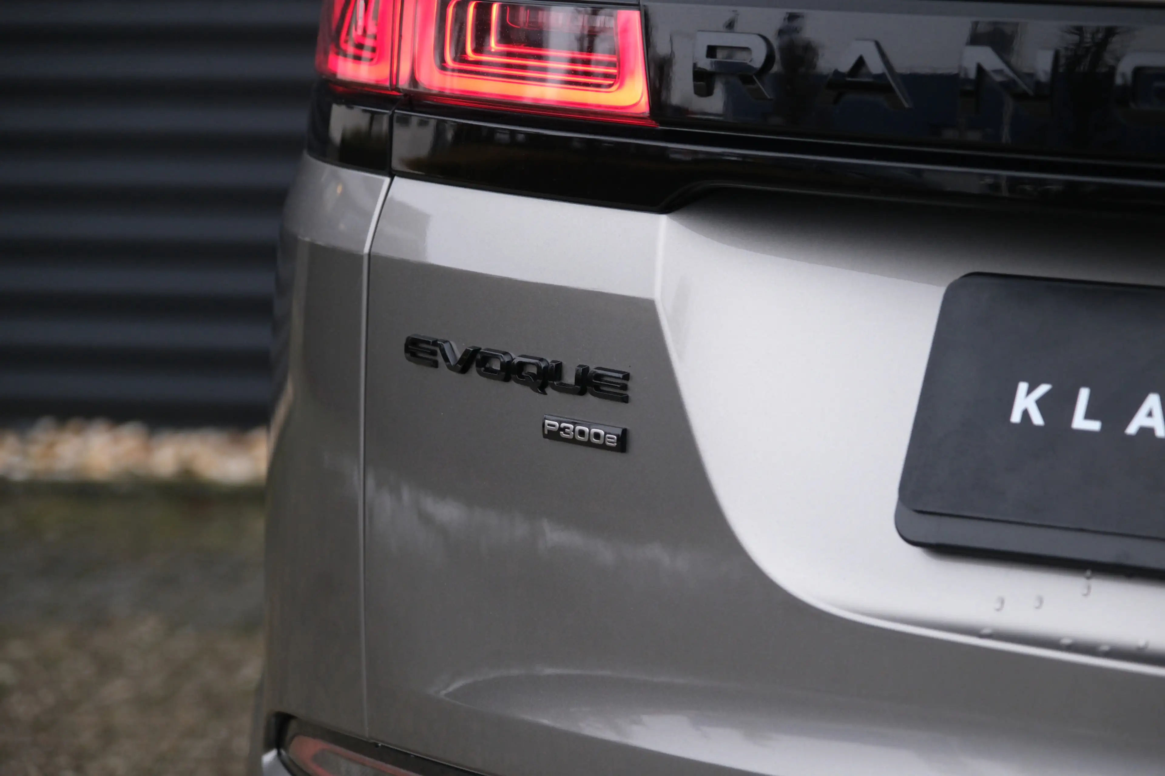 Land Rover Range Rover Evoque P300e R-Dynamic SE | Schuifkanteldak | Black Pack — photo 15