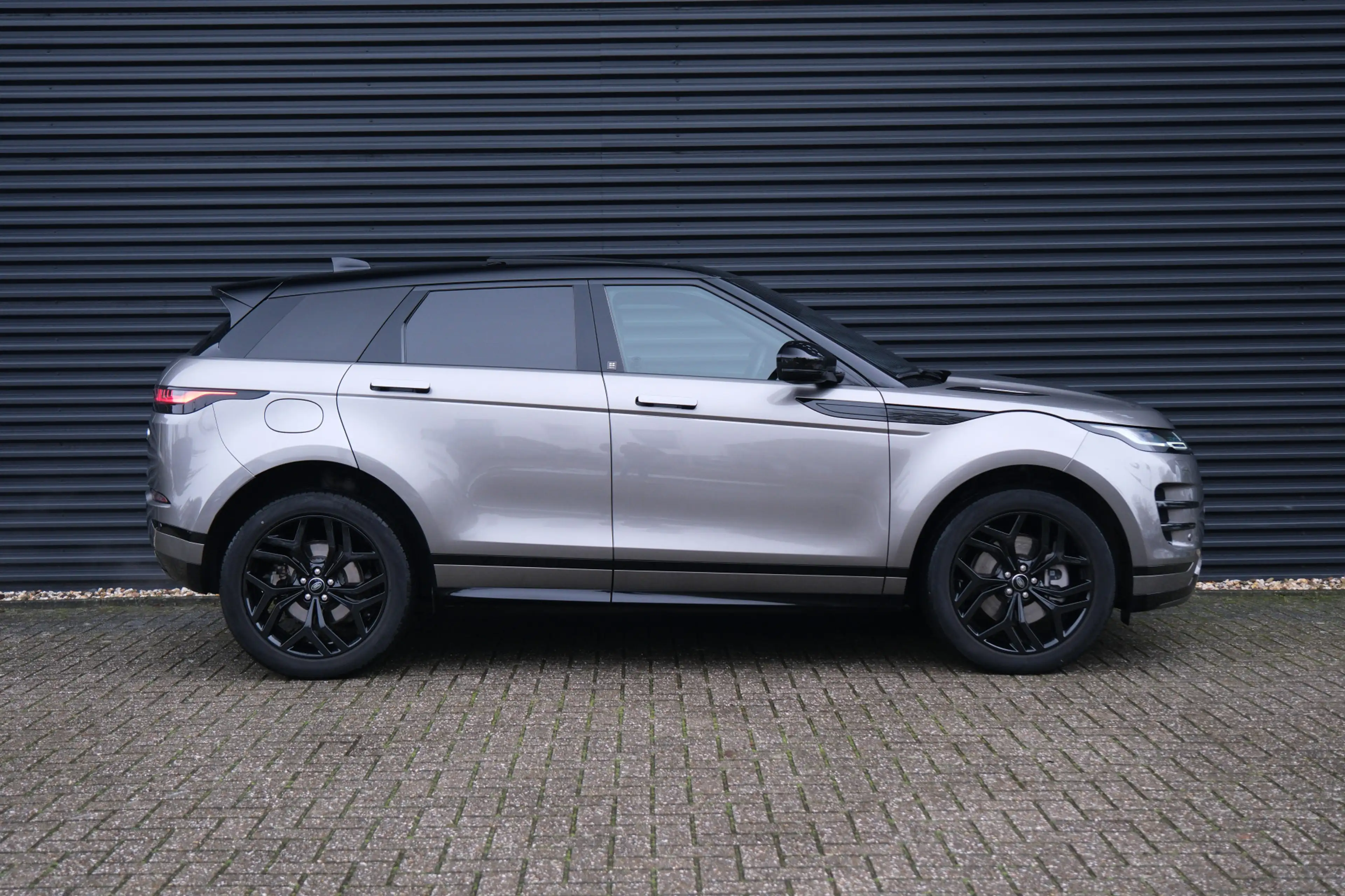 Land Rover Range Rover Evoque P300e R-Dynamic SE | Schuifkanteldak | Black Pack — photo 8