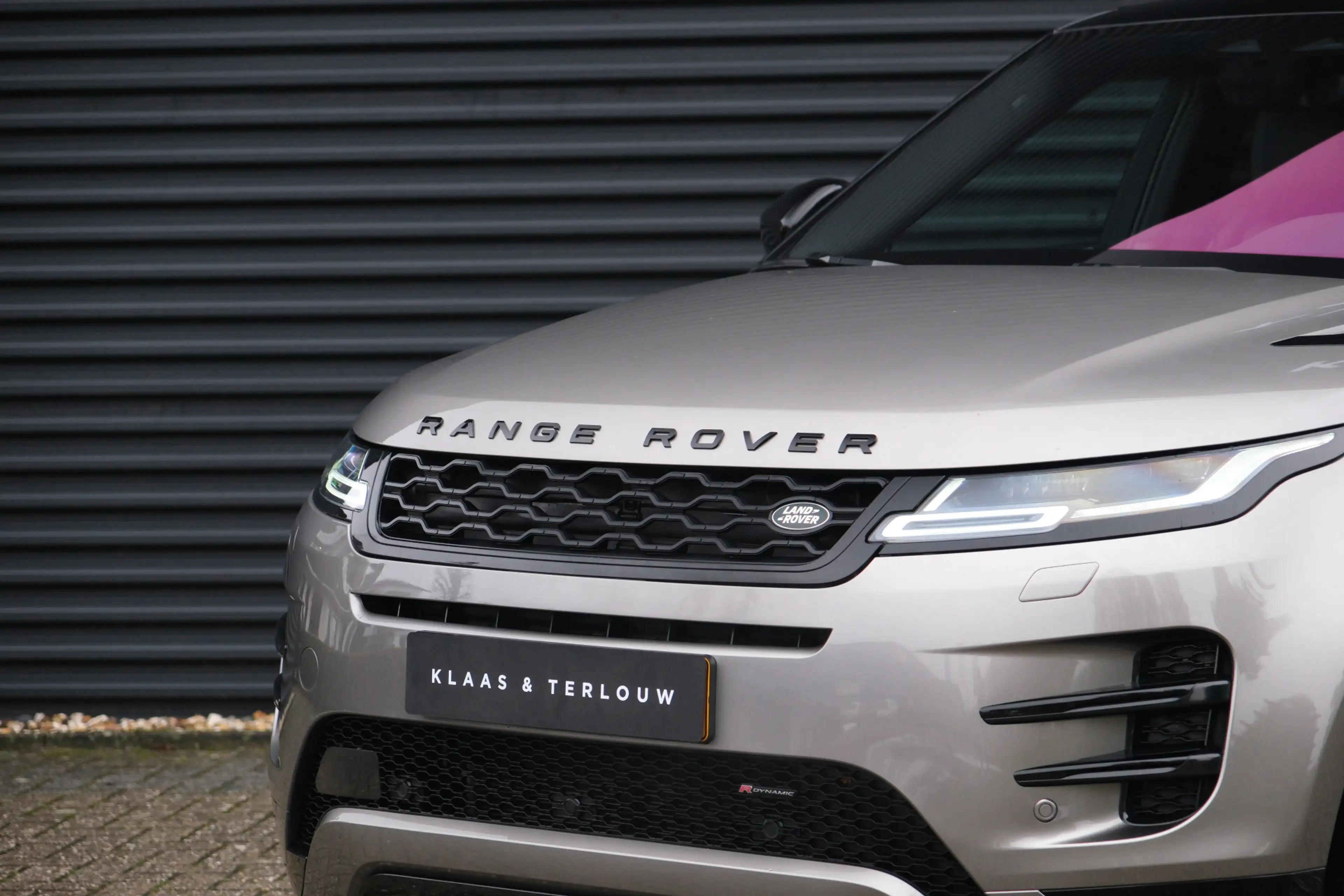 Land Rover Range Rover Evoque P300e R-Dynamic SE | Schuifkanteldak | Black Pack — photo 9