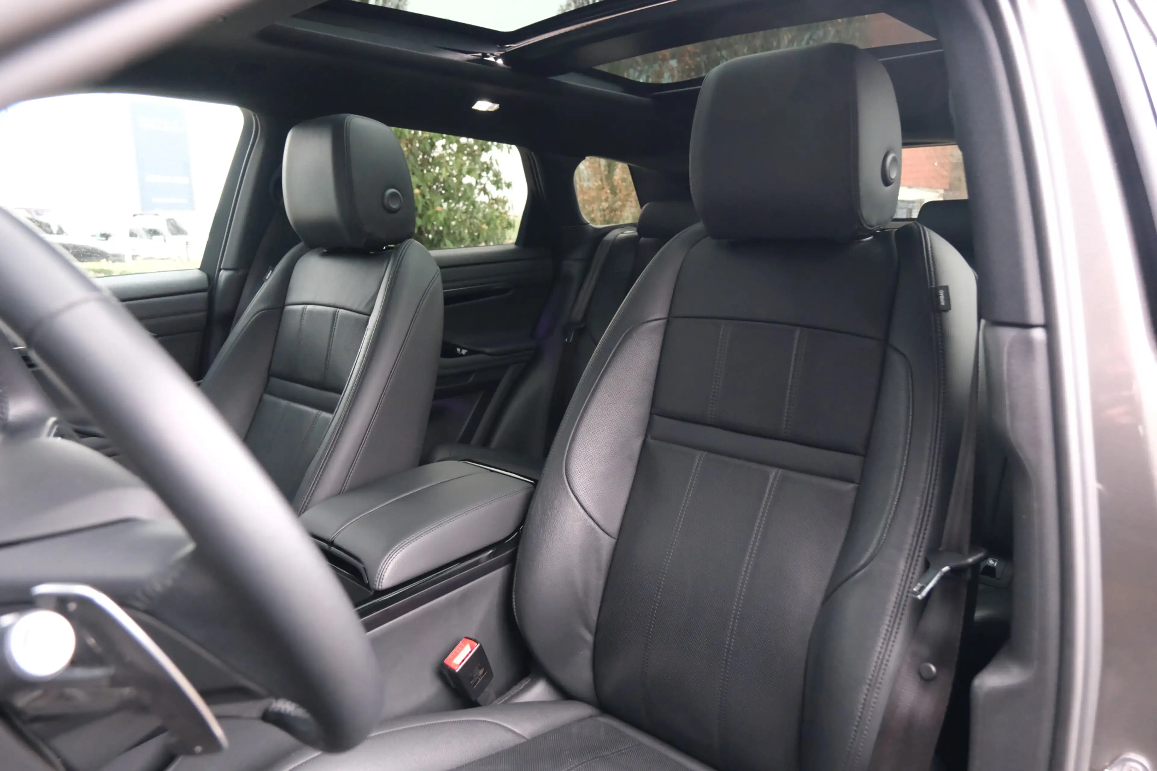 Land Rover Range Rover Evoque P300e R-Dynamic SE | Schuifkanteldak | Black Pack — photo 10