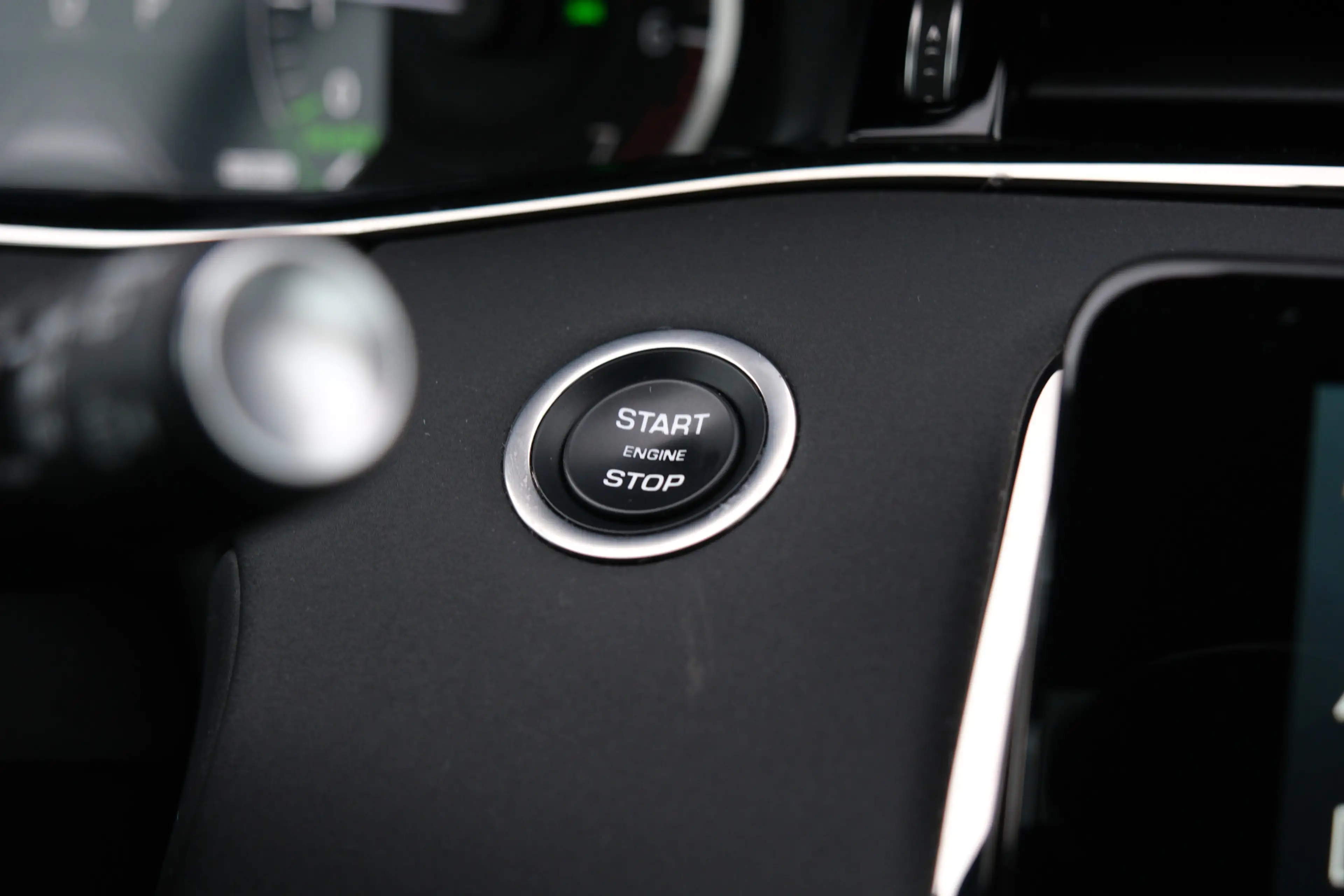 Land Rover Range Rover Evoque P300e R-Dynamic SE | Schuifkanteldak | Black Pack — photo 35