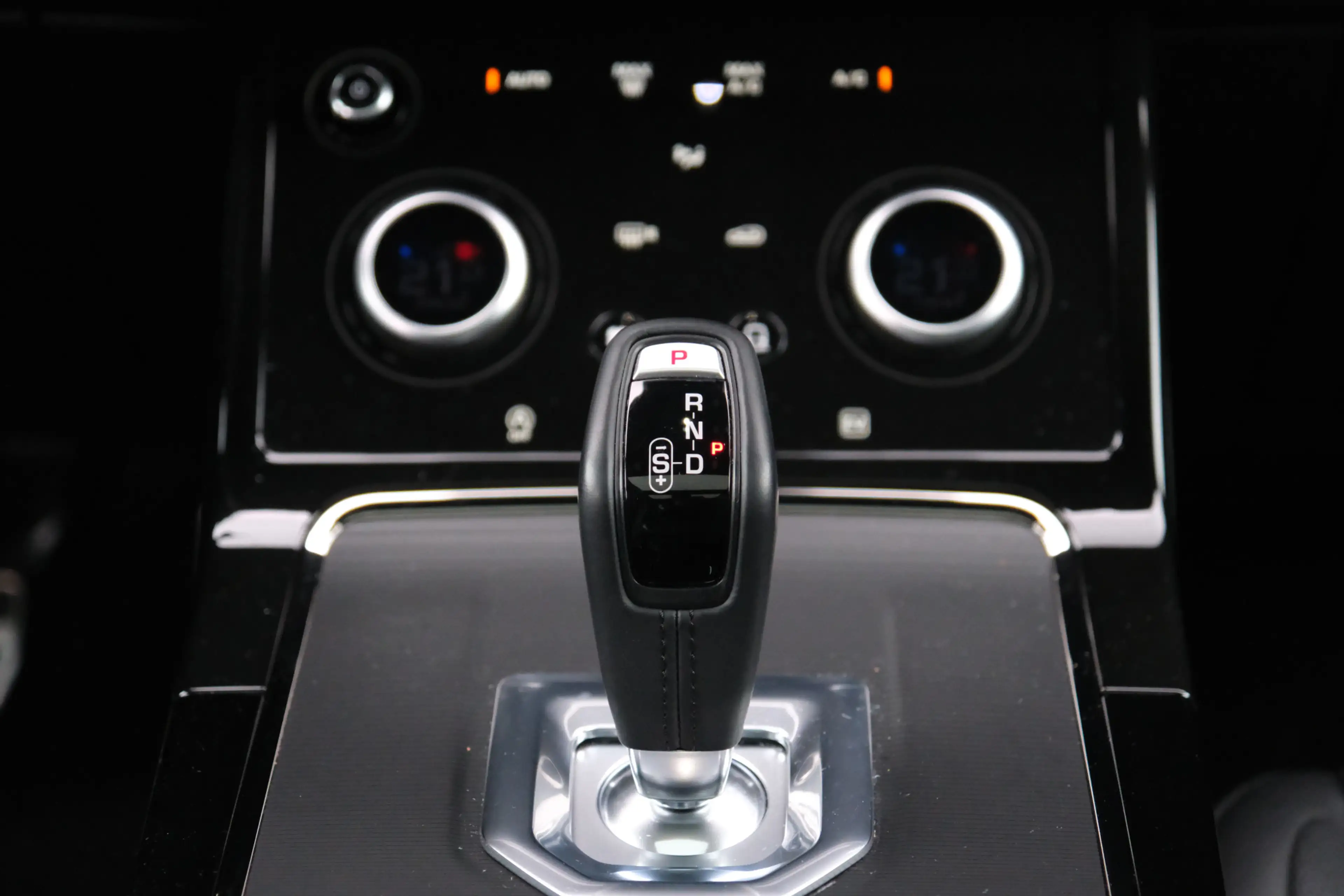 Land Rover Range Rover Evoque P300e R-Dynamic SE | Schuifkanteldak | Black Pack — photo 33