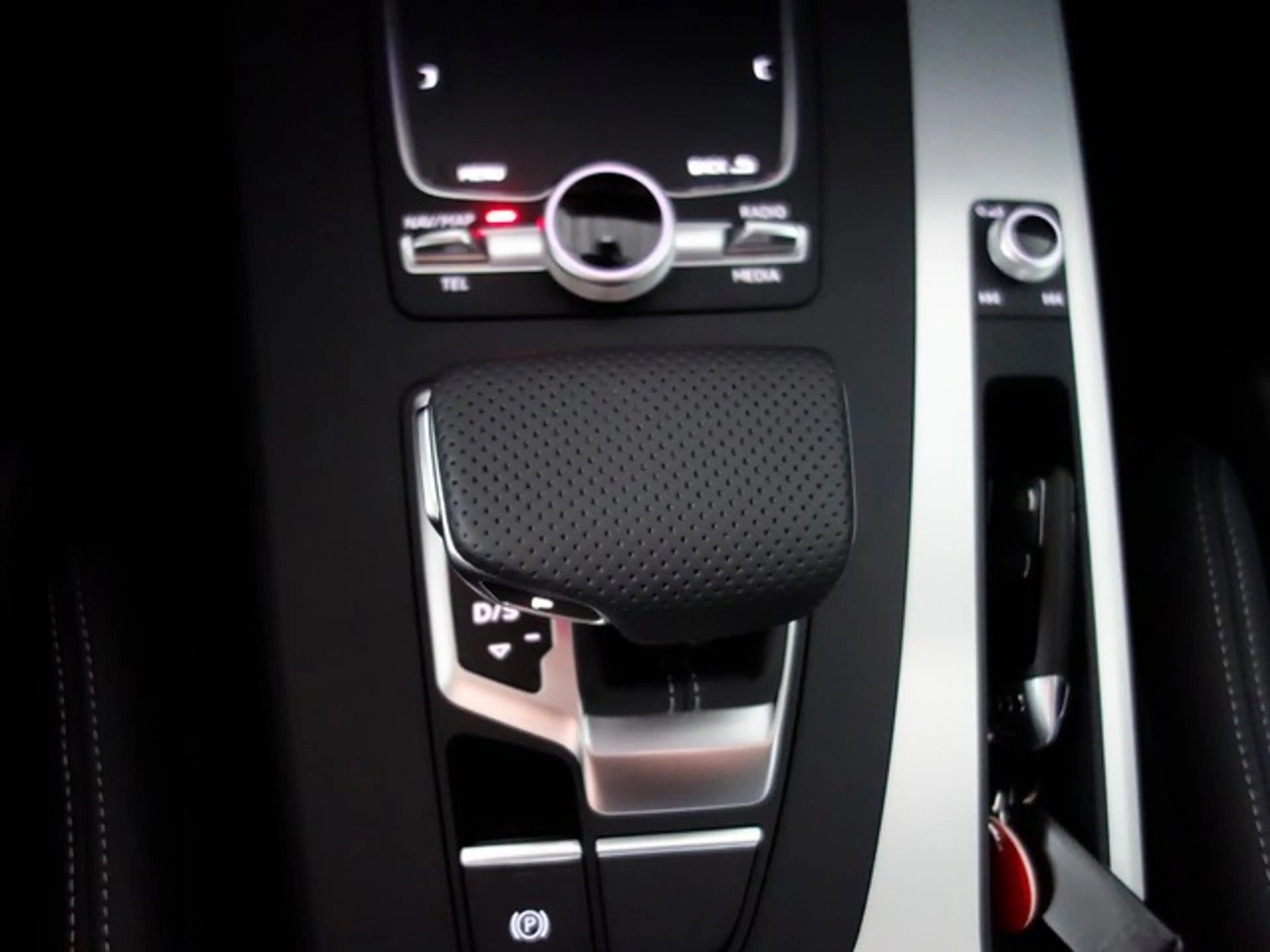Audi Q5 40 TDI quattro sport S line LED CarPlay SHZ Amb... — photo 18