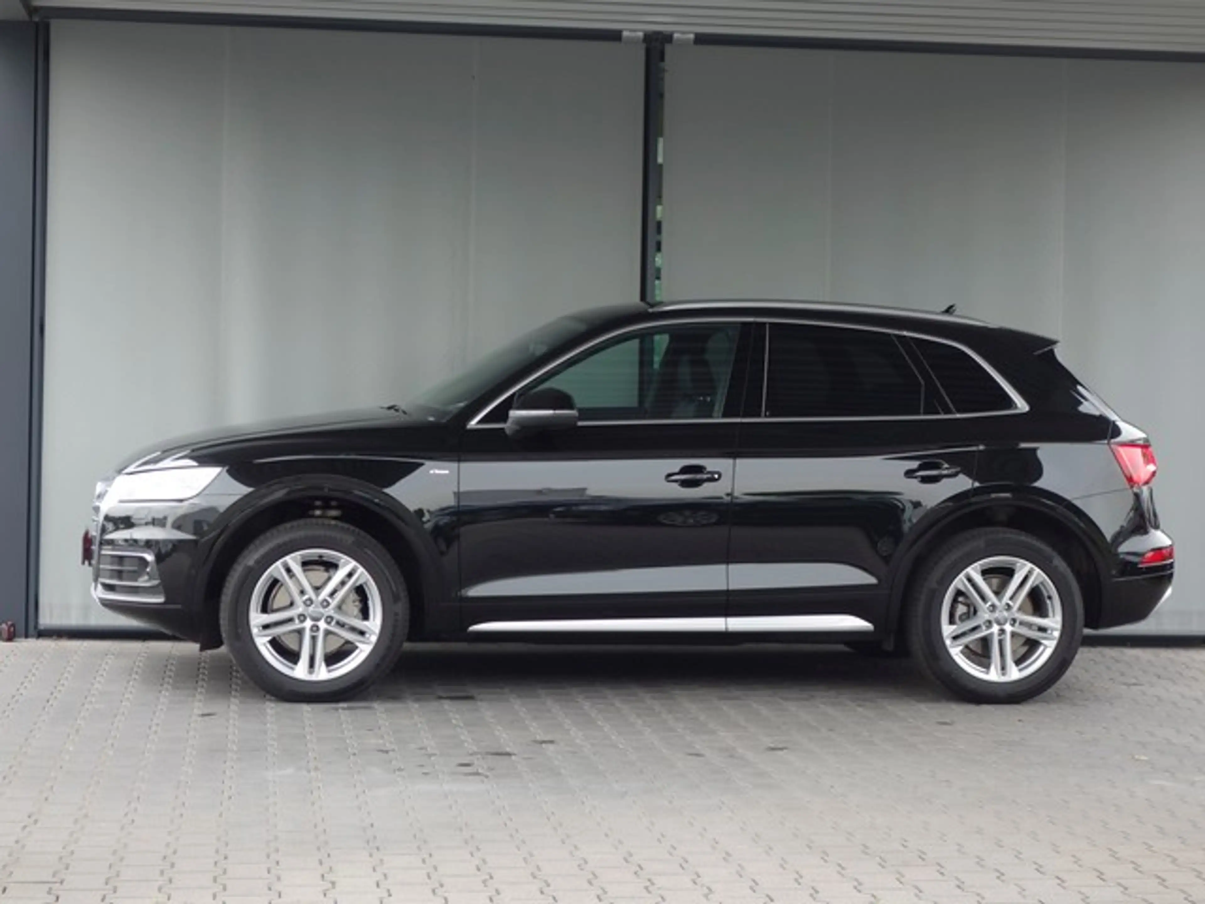 Audi Q5 40 TDI quattro sport S line LED CarPlay SHZ Amb... — photo 3