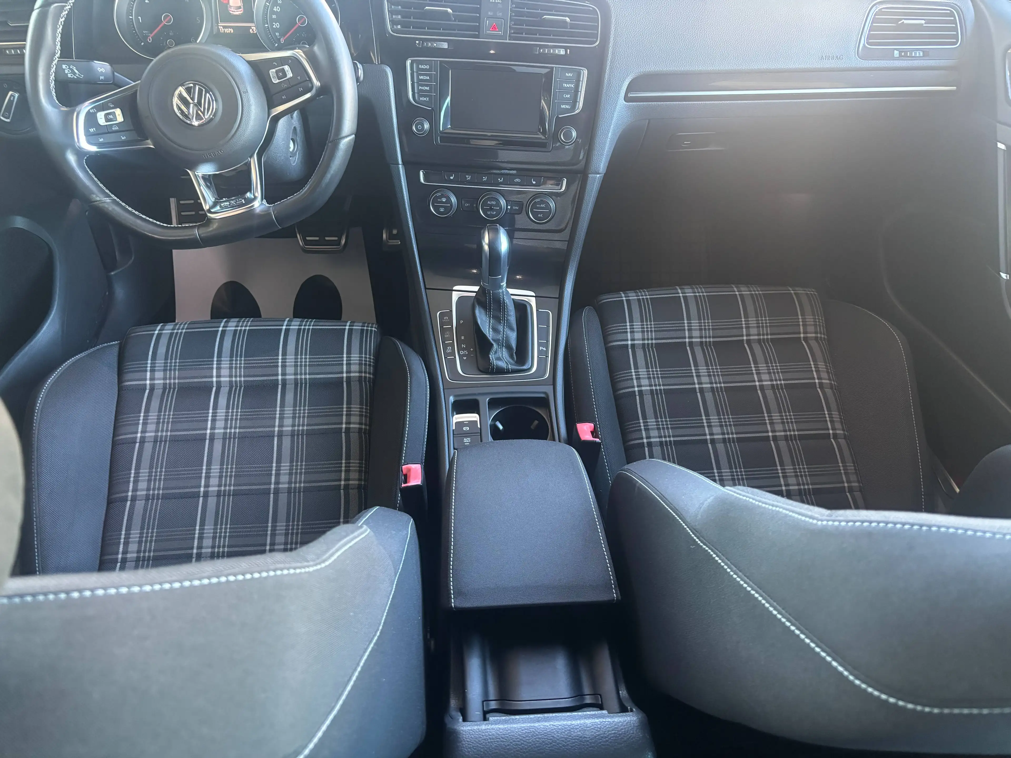 Volkswagen Golf GTD GTD BMT — photo 10