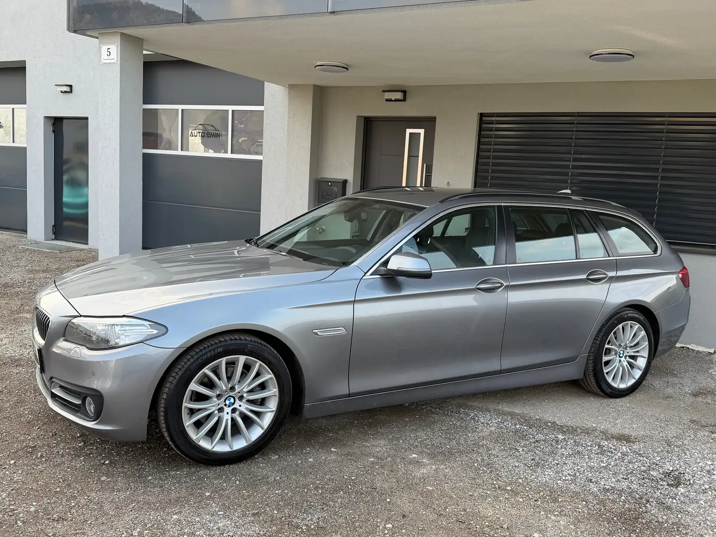 BMW 520 520d xDrive Österreich-Paket Touring Aut. Grau - 2