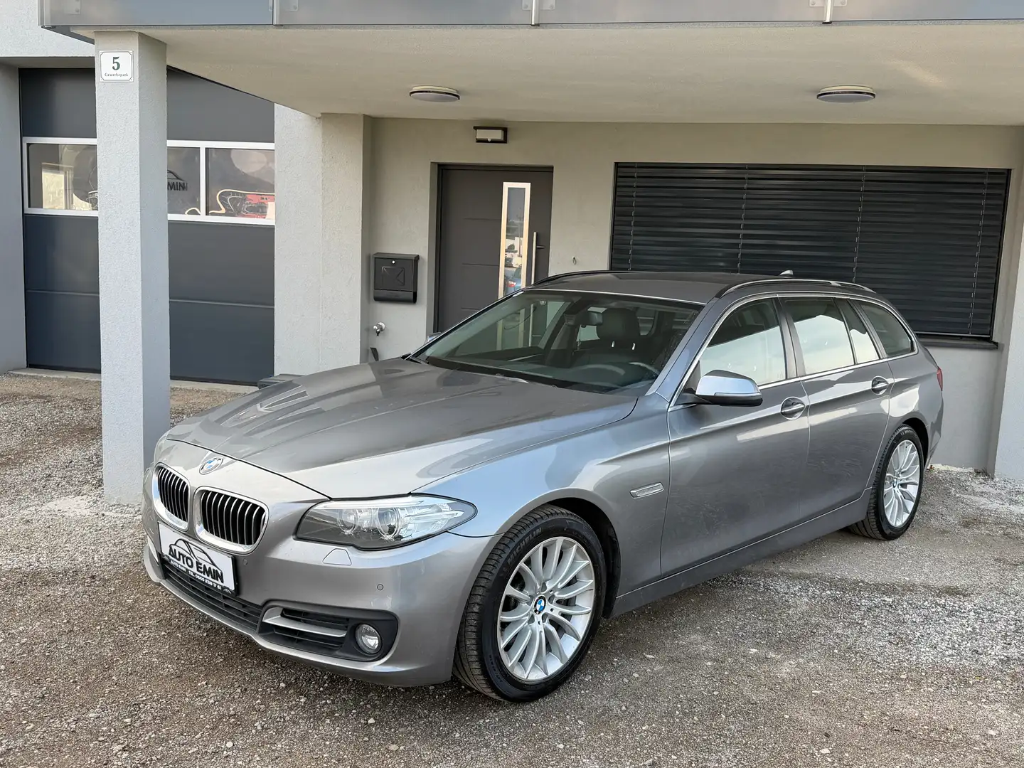 BMW 520 520d xDrive Österreich-Paket Touring Aut. Grau - 1