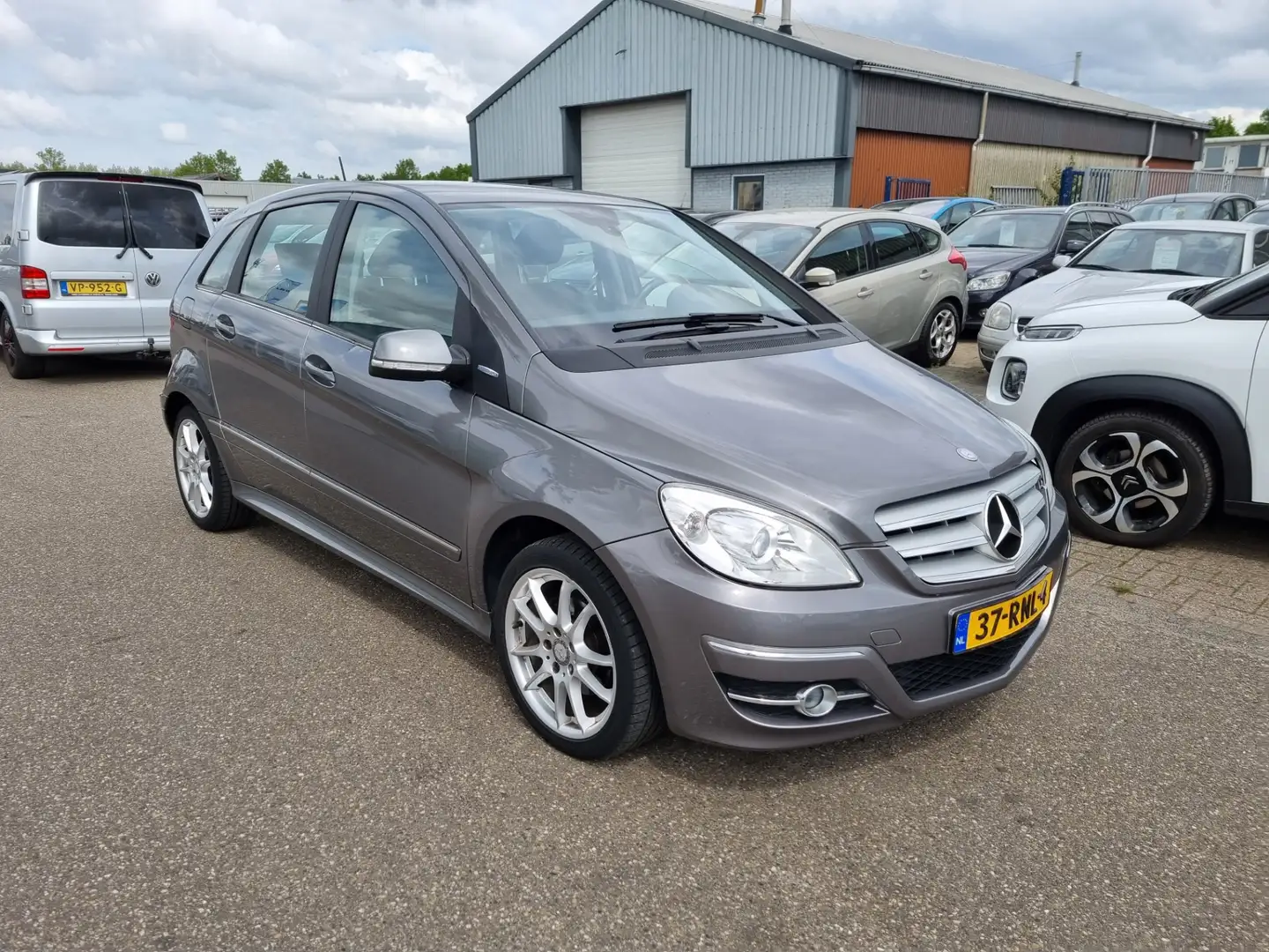 Mercedes-Benz B 180 BlueEFFICIENCY Airco! Bj:2011 NAP! Grey - 2