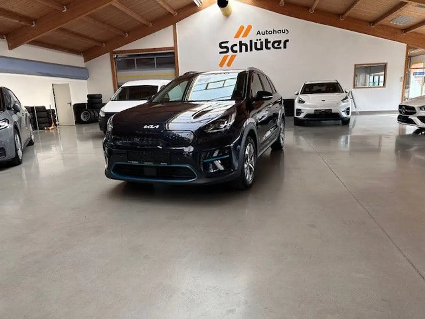 Kia e-Niro Spirit 64 kWh Leder-Paket, SHD, 3-Phasen Schwarz - 1