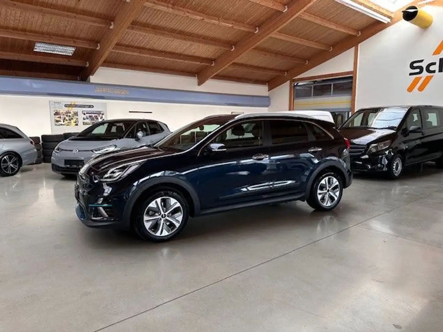 Kia e-Niro Spirit 64 kWh Leder-Paket, SHD, 3-Phasen Schwarz - 2