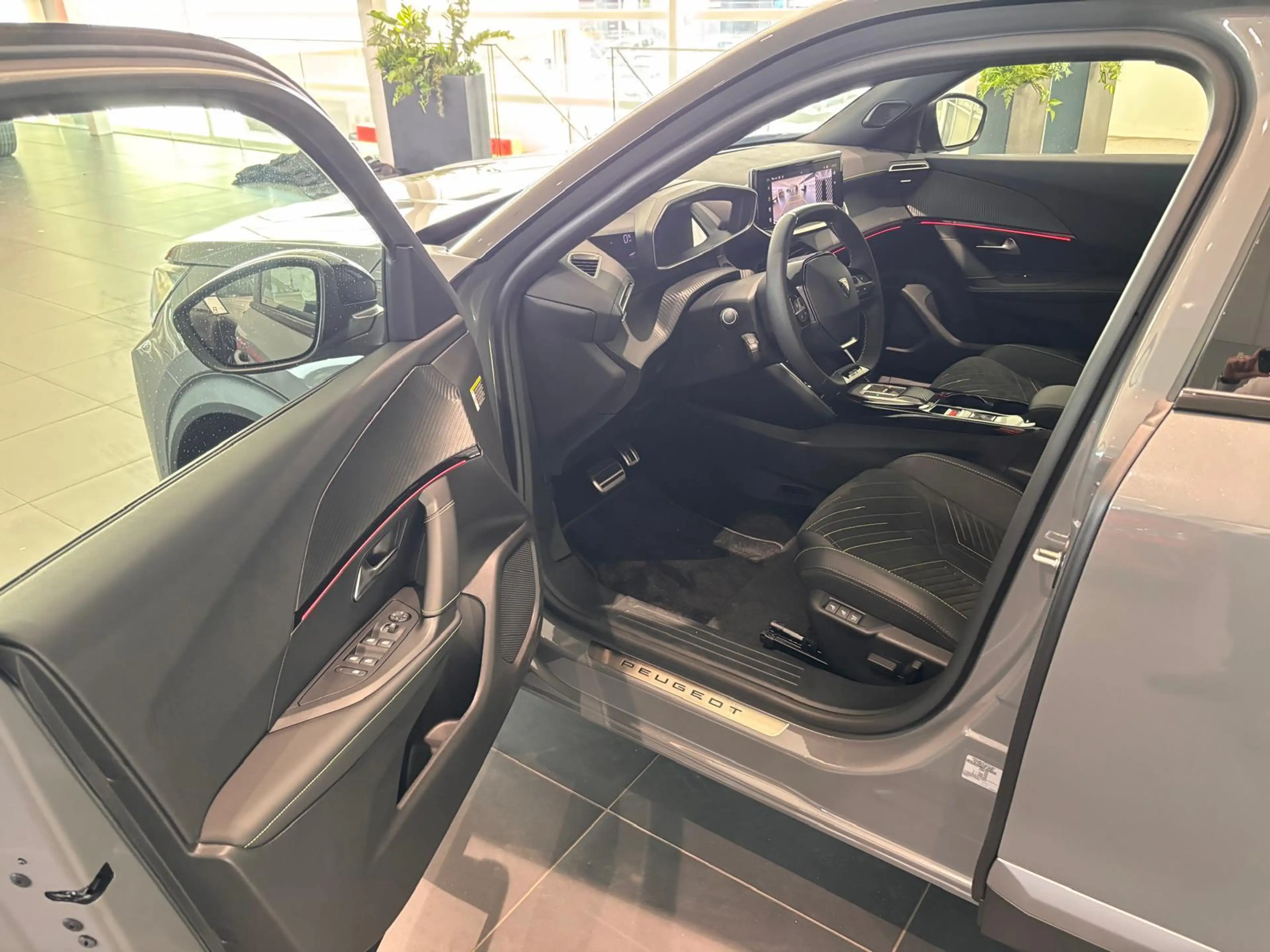 Peugeot e-2008 GT 145 DCT6 van € 43.704,- nu voor € 36.623,-! | A — photo 12