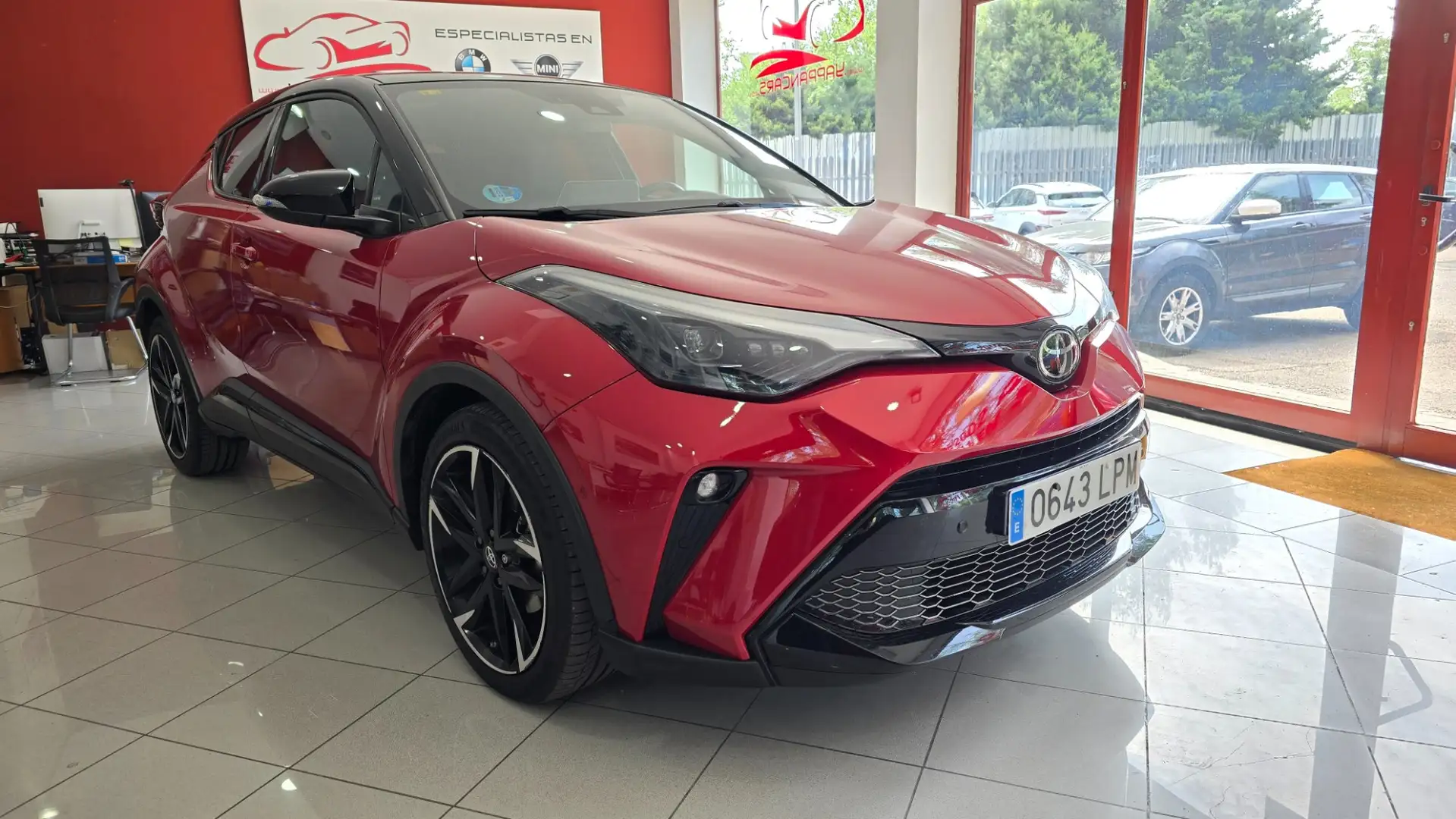 Toyota C-HR 180H GR Sport Rood - 1
