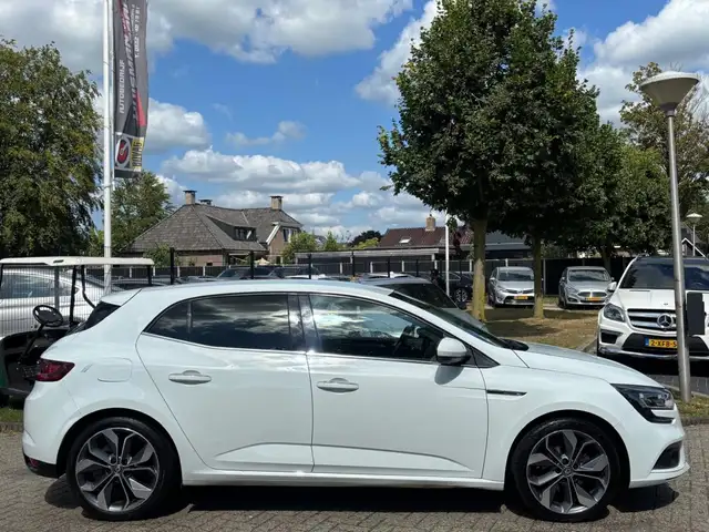 Renault Megane view 5