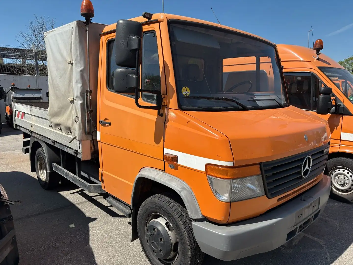 Mercedes-Benz Vario 614 D Pritsche Kran Orange - 2