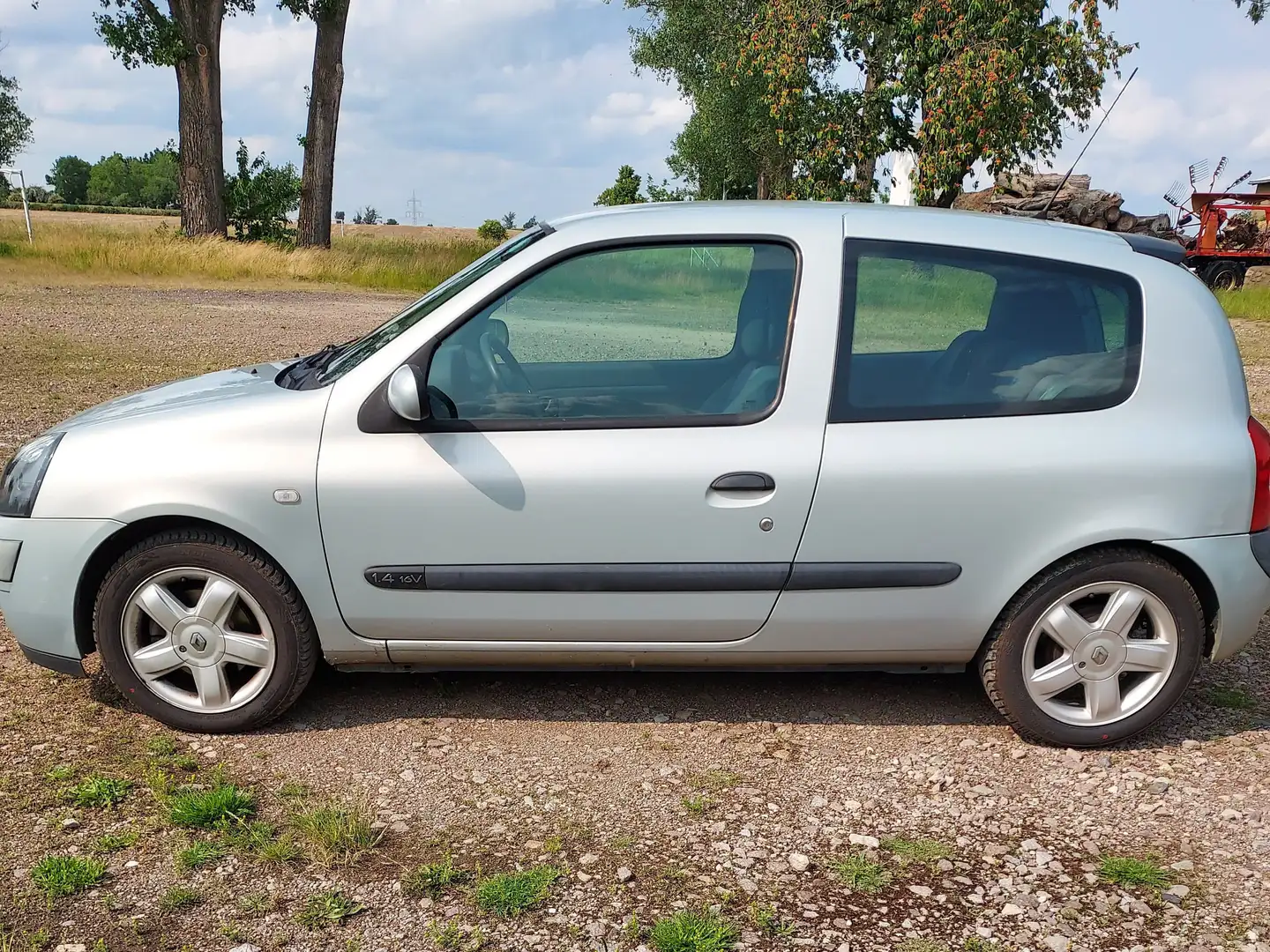 Renault Clio Clio 1.4 16V Initiale Limited Silber - 1