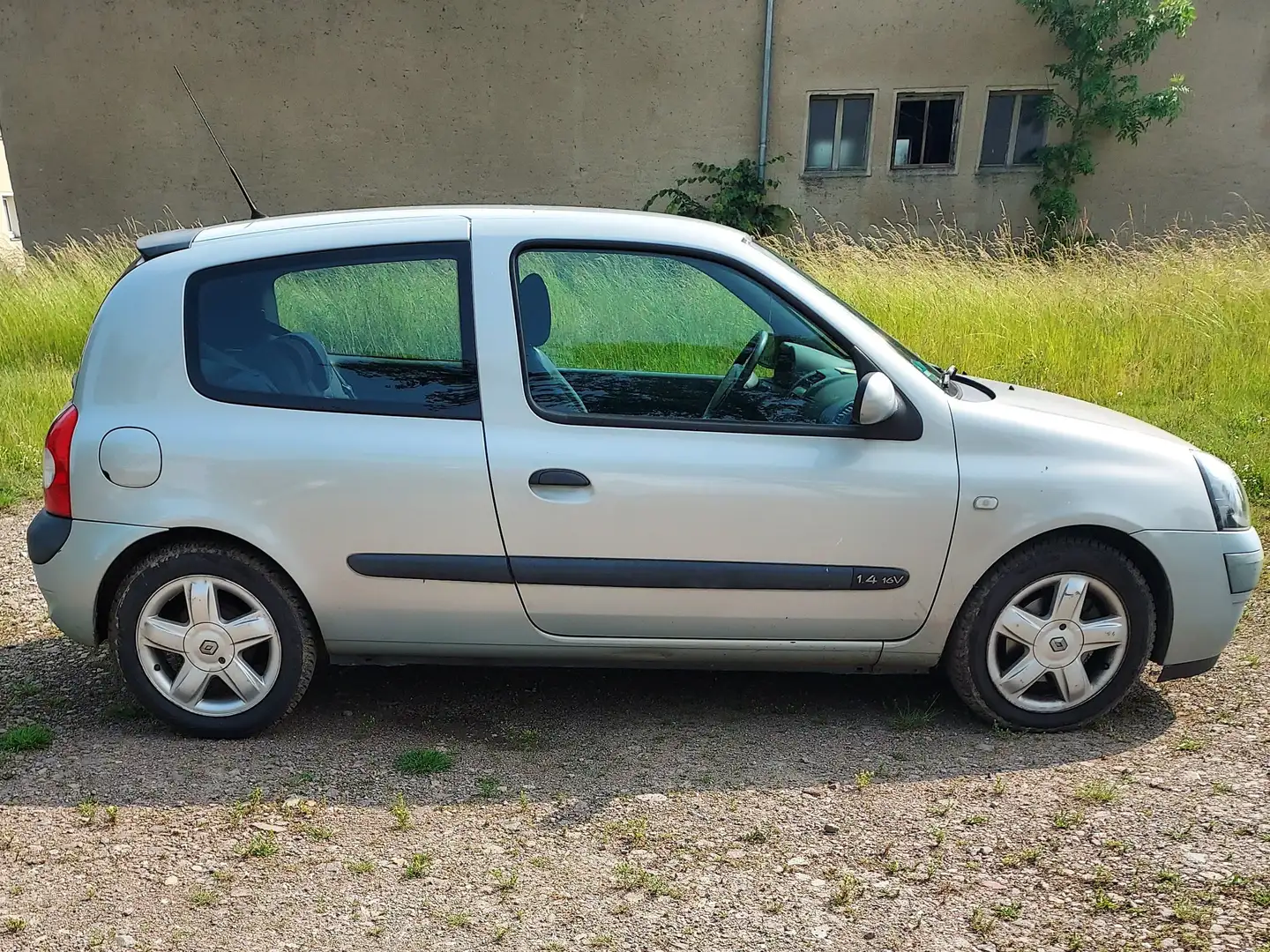 Renault Clio Clio 1.4 16V Initiale Limited Silber - 2